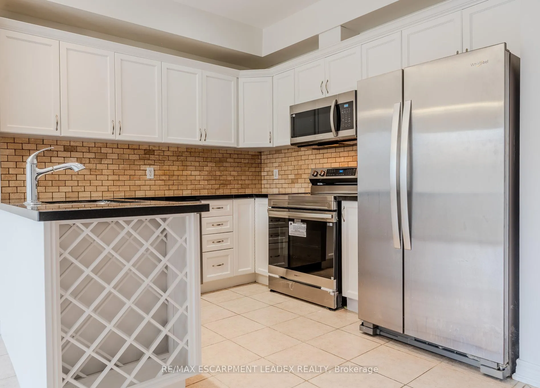Photo 8 of 468 Stonehenge Drive, Hamilton, Meadowlands — HOMEH