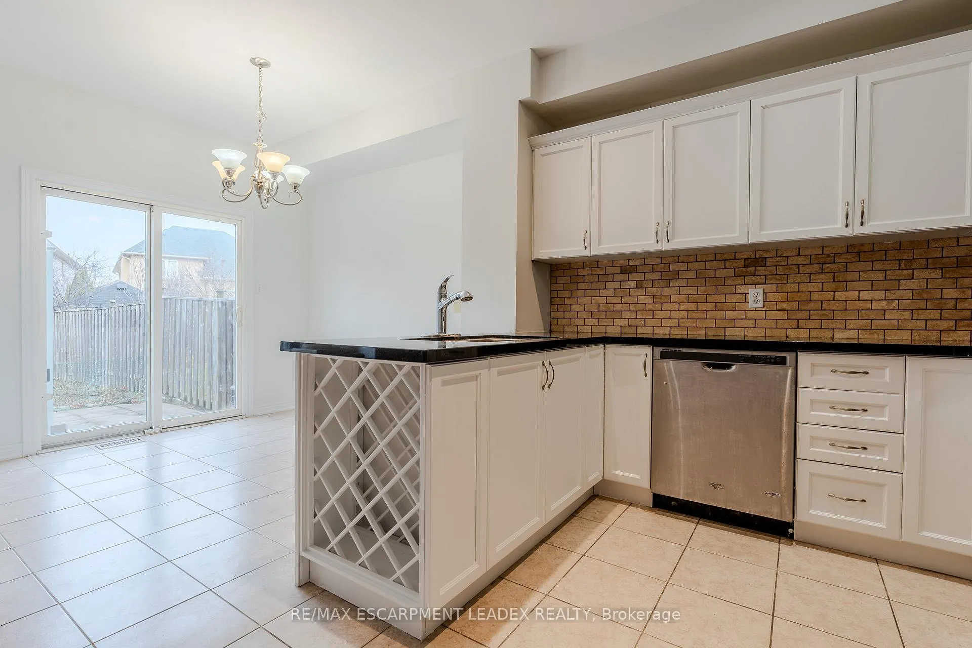 Photo 9 of 468 Stonehenge Drive, Hamilton, Meadowlands — HOMEH