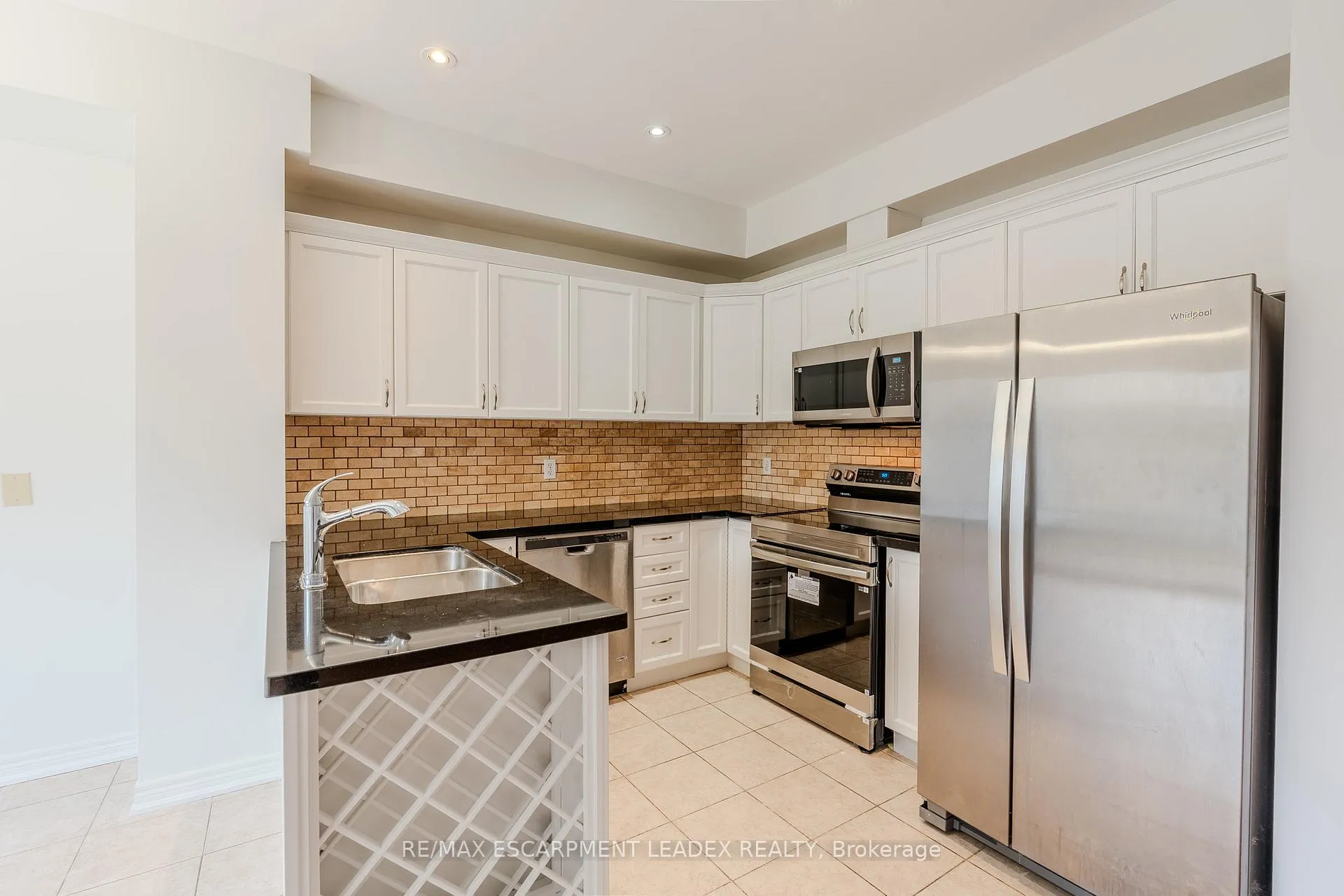 Photo 11 of 468 Stonehenge Drive, Hamilton, Meadowlands — HOMEH