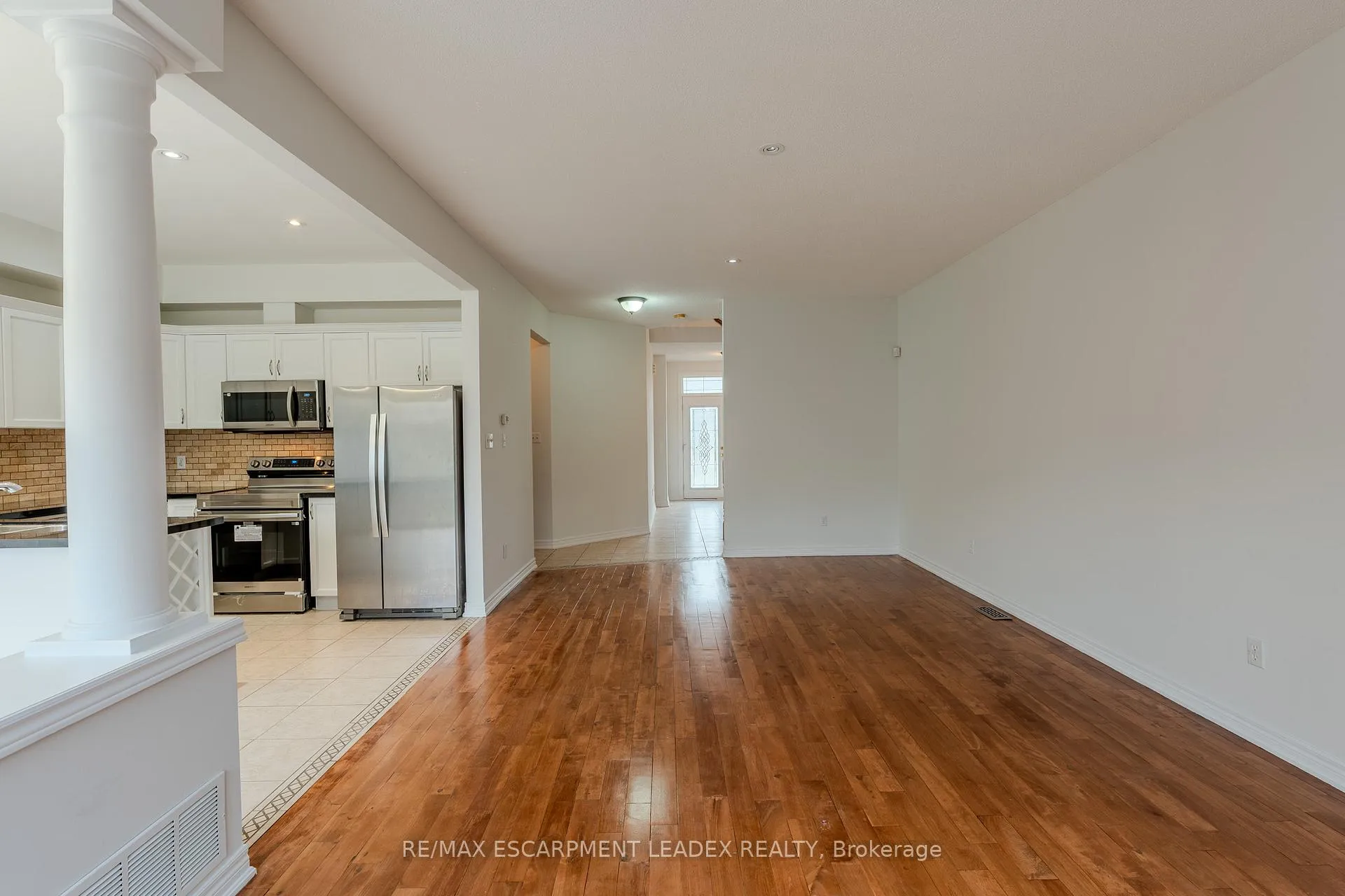 Photo 12 of 468 Stonehenge Drive, Hamilton, Meadowlands — HOMEH