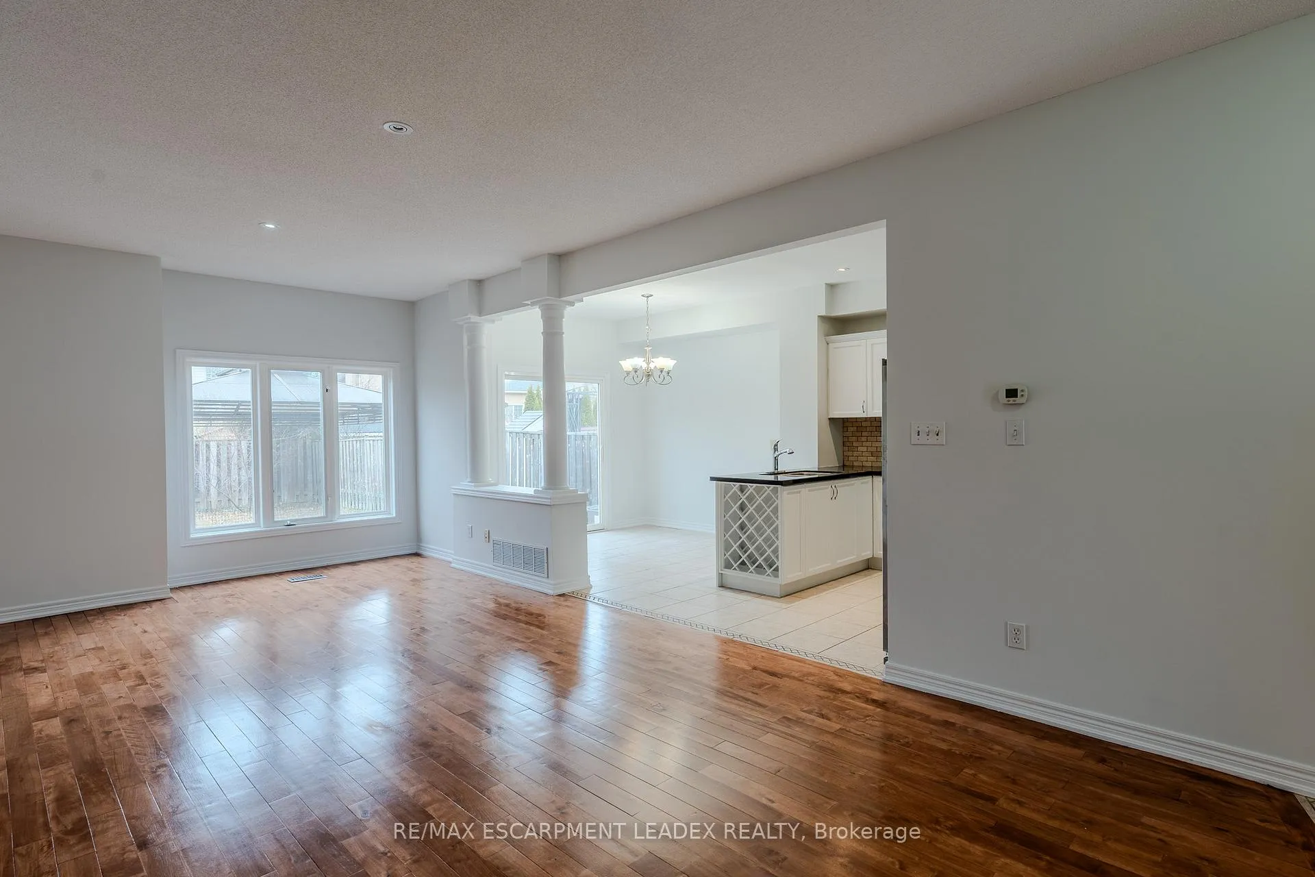 Photo 15 of 468 Stonehenge Drive, Hamilton, Meadowlands — HOMEH