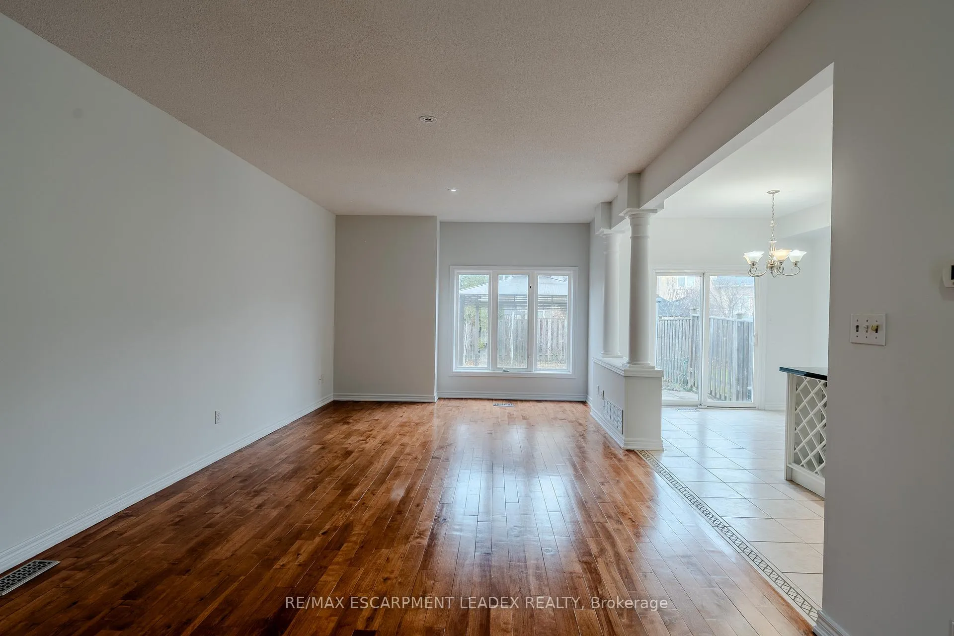 Photo 16 of 468 Stonehenge Drive, Hamilton, Meadowlands — HOMEH