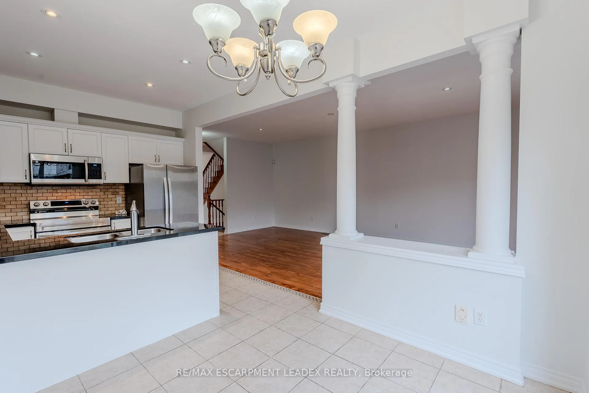 Photo 17 of 468 Stonehenge Drive, Hamilton, Meadowlands — HOMEH