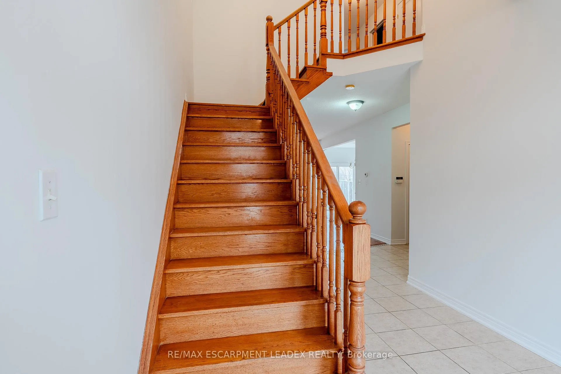 Photo 19 of 468 Stonehenge Drive, Hamilton, Meadowlands — HOMEH