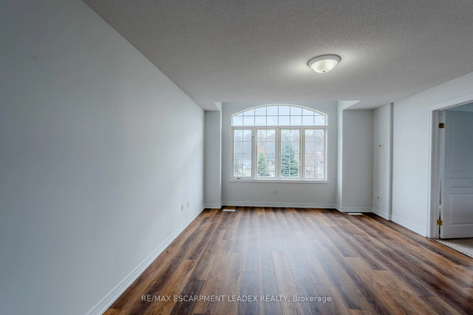 Photo 20 of 468 Stonehenge Drive, Hamilton, Meadowlands — HOMEH