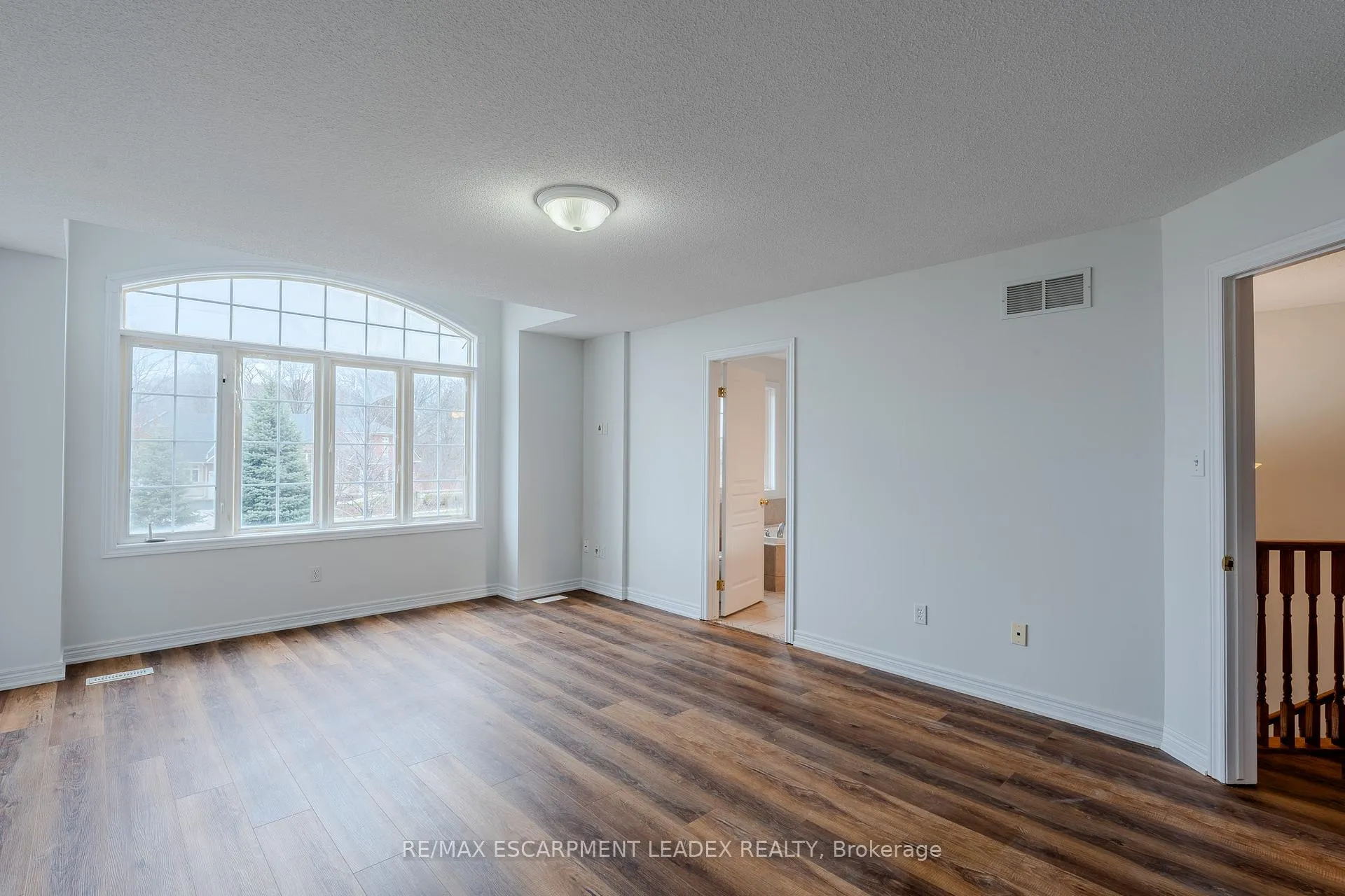 Photo 21 of 468 Stonehenge Drive, Hamilton, Meadowlands — HOMEH