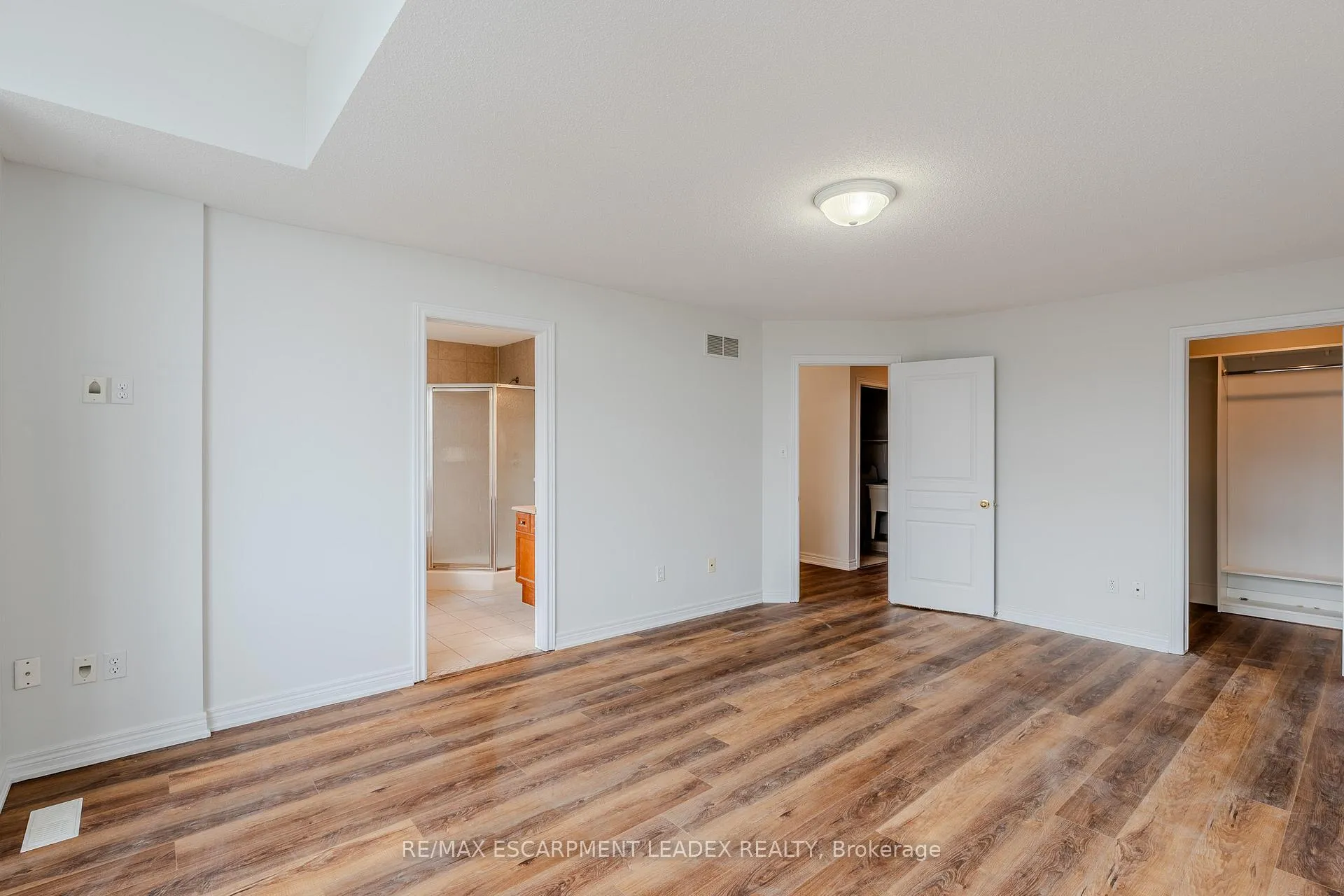 Photo 23 of 468 Stonehenge Drive, Hamilton, Meadowlands — HOMEH