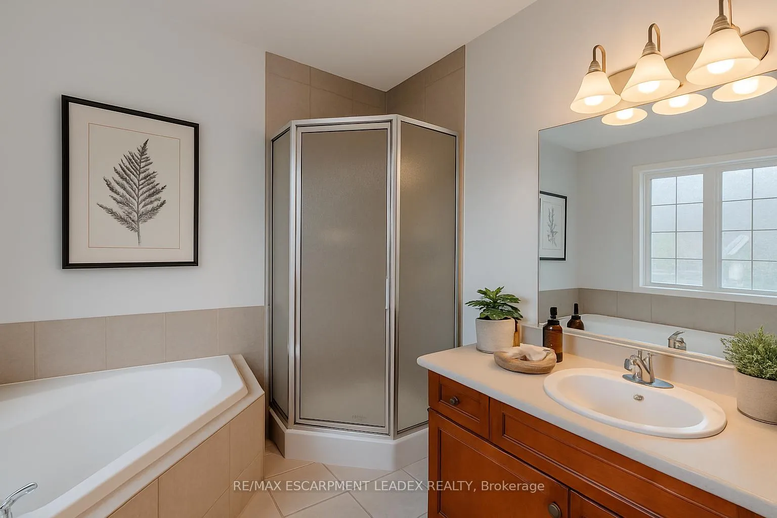 Photo 27 of 468 Stonehenge Drive, Hamilton, Meadowlands — HOMEH
