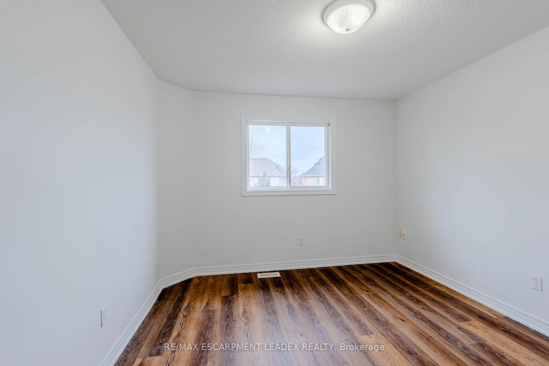 Photo 35 of 468 Stonehenge Drive, Hamilton, Meadowlands — HOMEH
