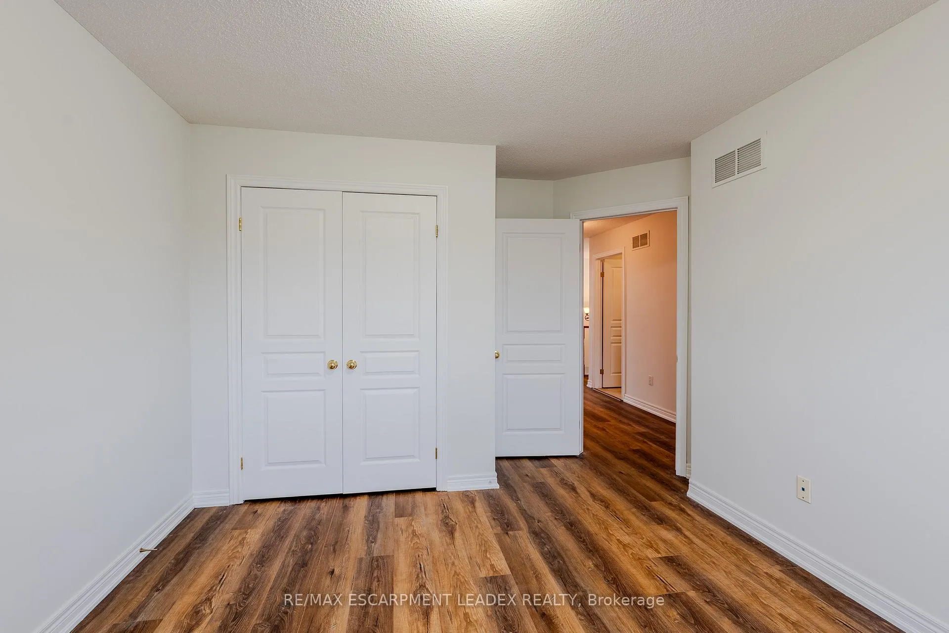 Photo 36 of 468 Stonehenge Drive, Hamilton, Meadowlands — HOMEH