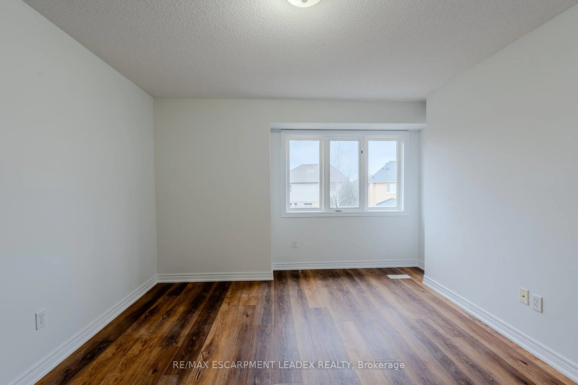 Photo 38 of 468 Stonehenge Drive, Hamilton, Meadowlands — HOMEH