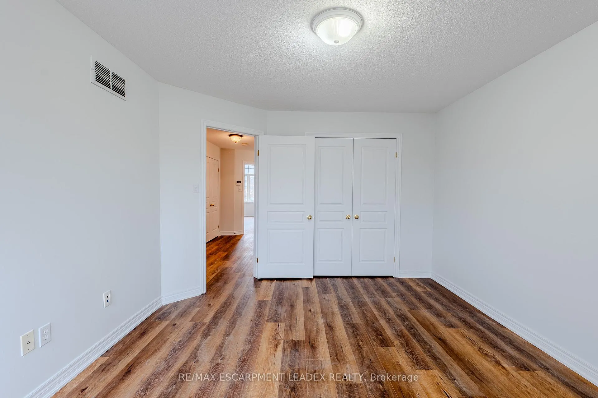 Photo 40 of 468 Stonehenge Drive, Hamilton, Meadowlands — HOMEH