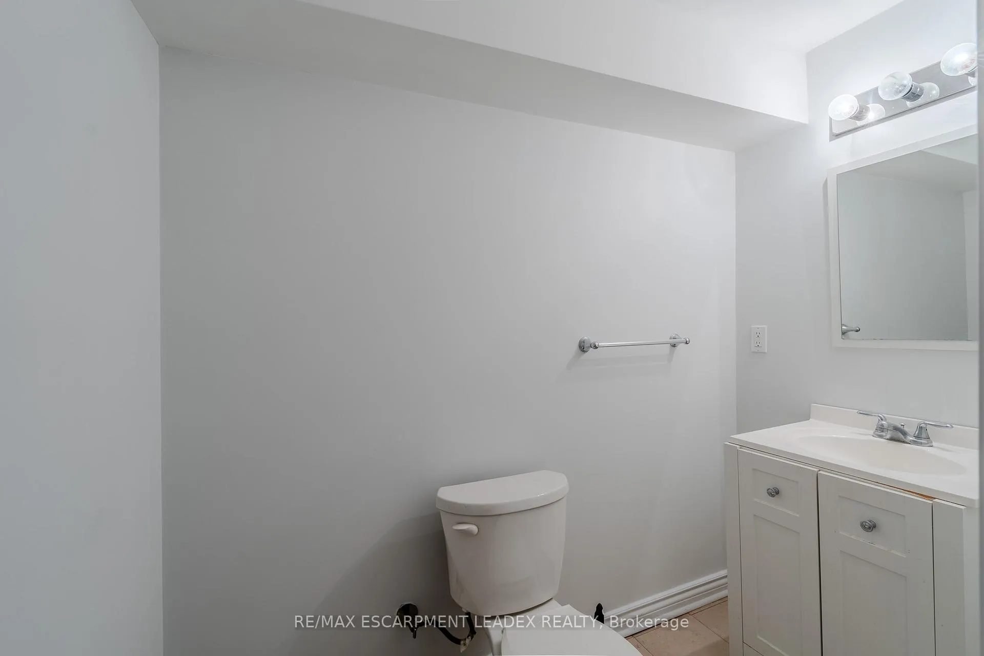 Photo 44 of 468 Stonehenge Drive, Hamilton, Meadowlands — HOMEH