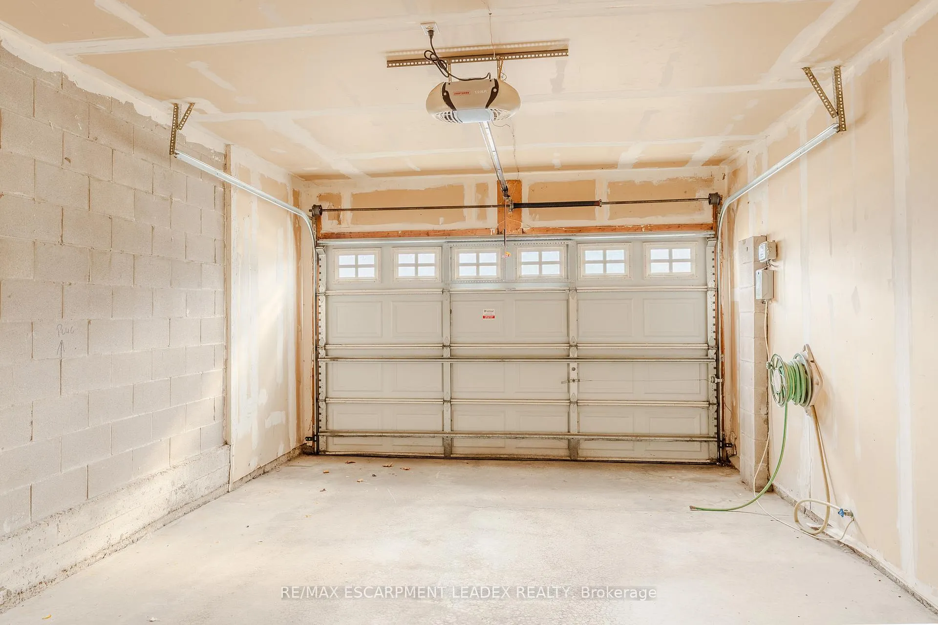 Photo 50 of 468 Stonehenge Drive, Hamilton, Meadowlands — HOMEH
