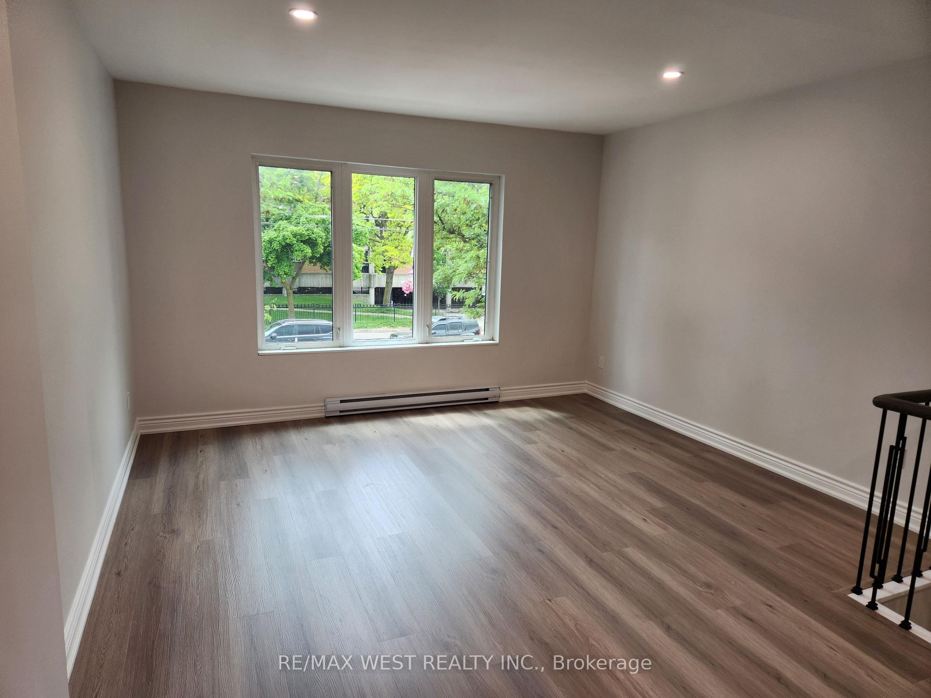 Photo 4 of Unit Upper, 992 St Clair Avenue W, Toronto, Oakwood Village — HOMEH