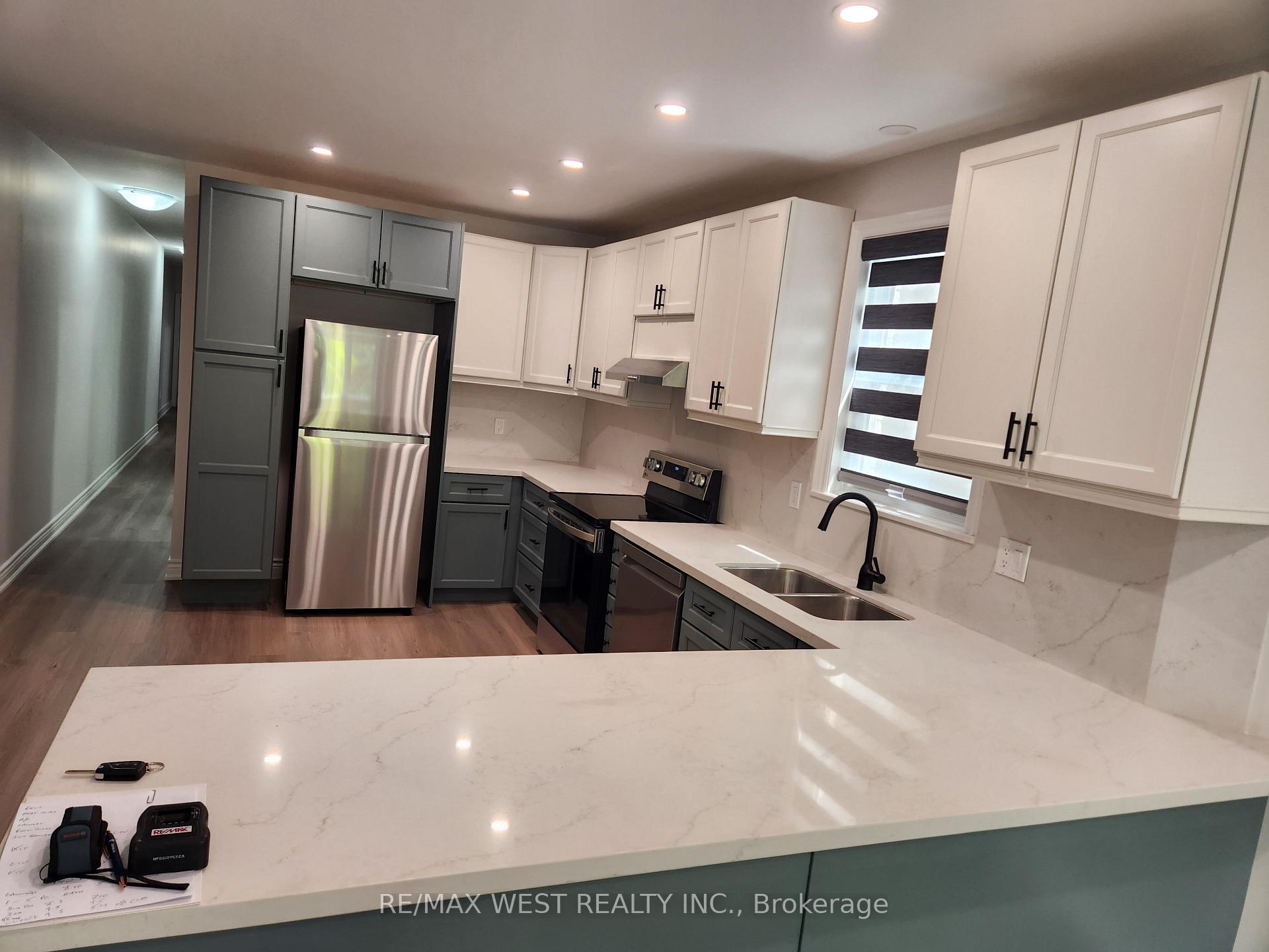 Photo 5 of Unit Upper, 992 St Clair Avenue W, Toronto, Oakwood Village — HOMEH