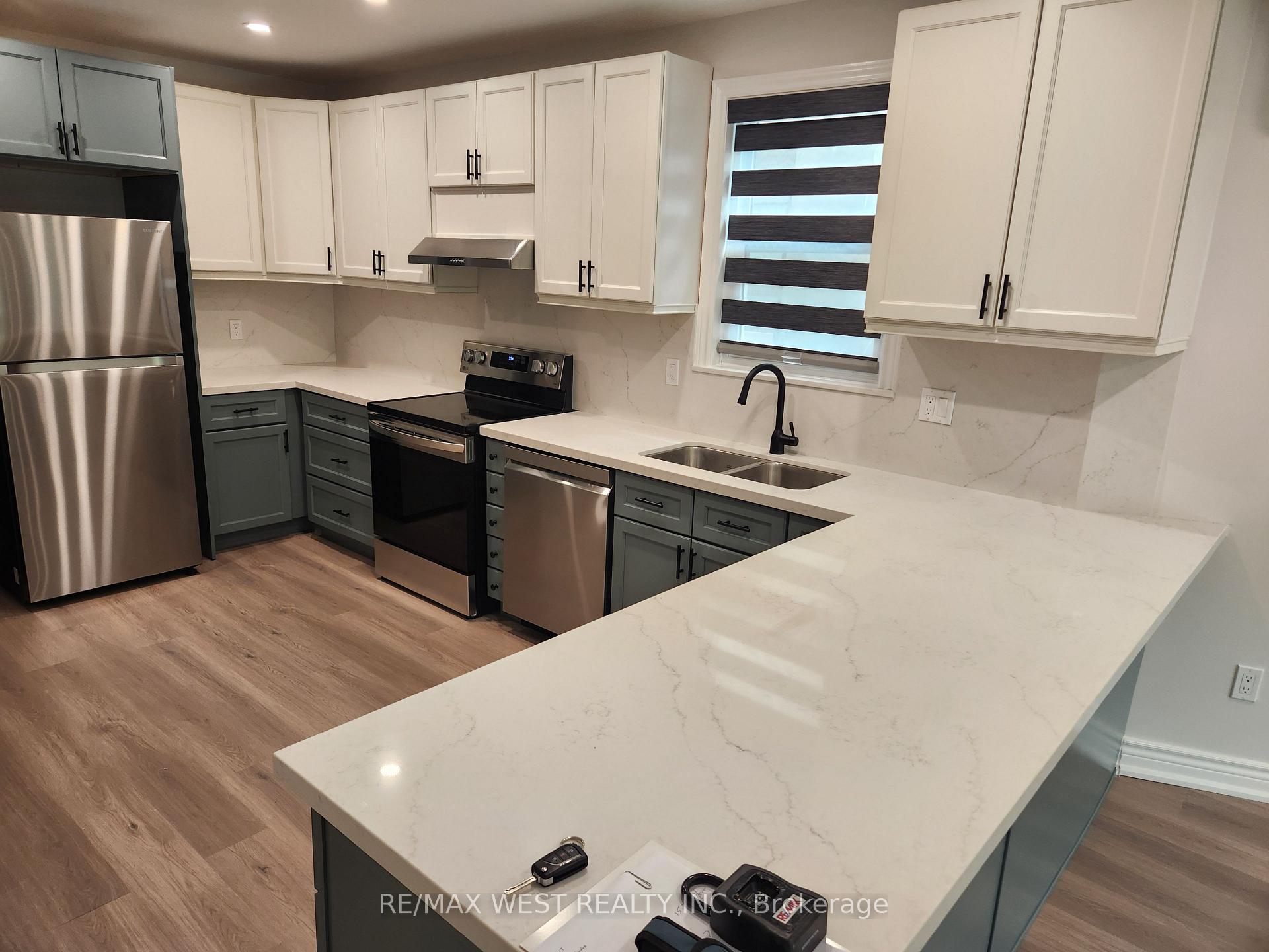 Photo 6 of Unit Upper, 992 St Clair Avenue W, Toronto, Oakwood Village — HOMEH