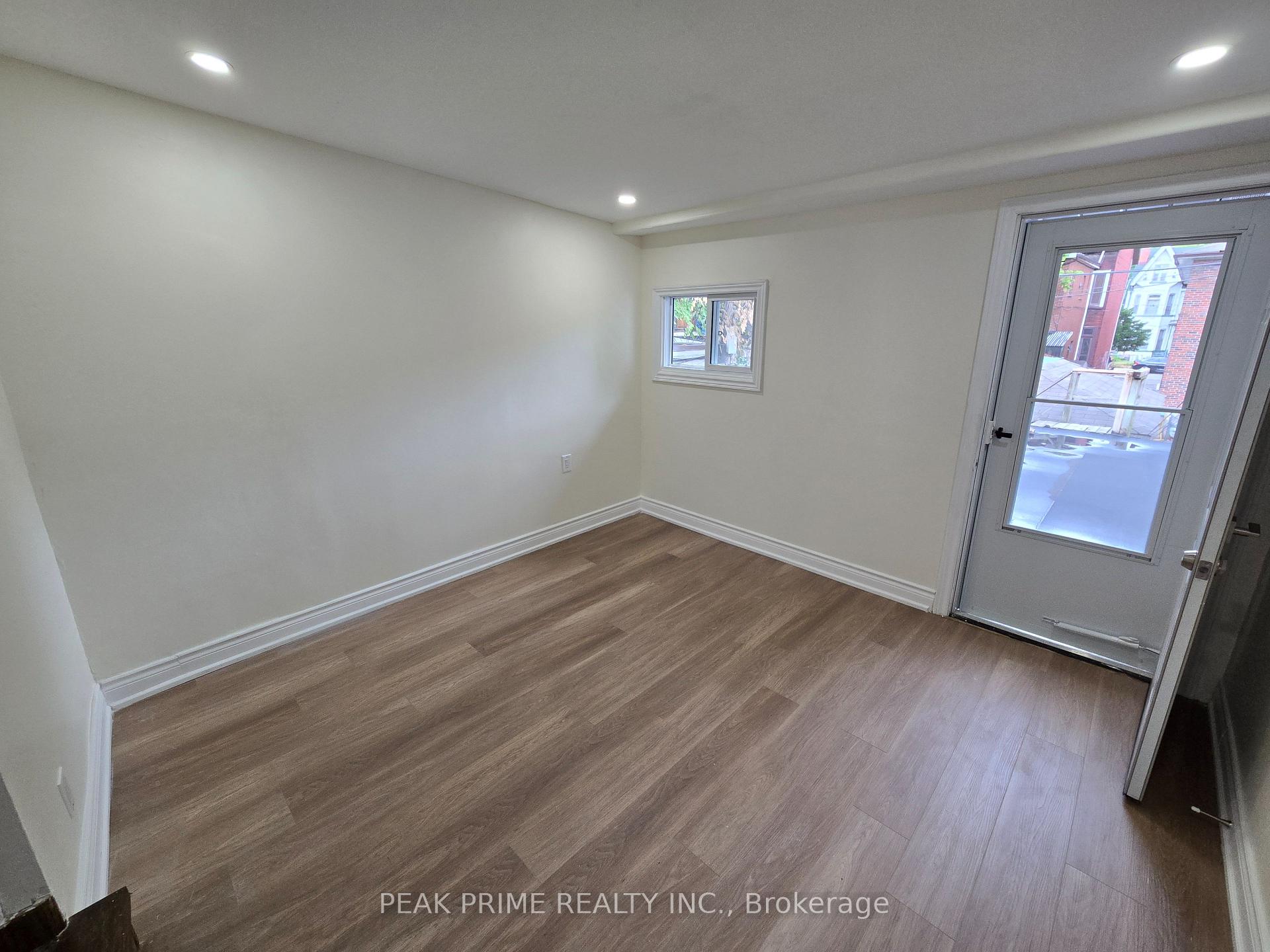 Photo 9 of Unit Upper, 198 Baldwin Street, Toronto, Kensington-Chinatown — HOMEH