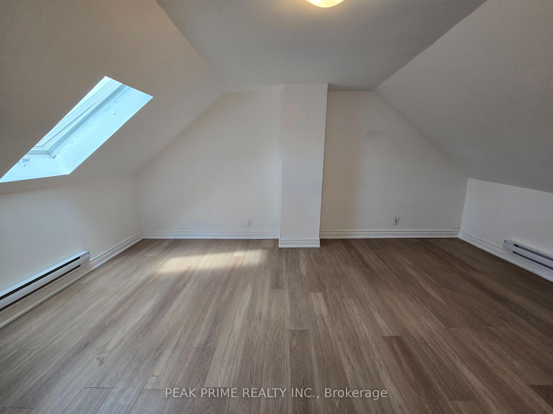 Photo 10 of Unit Upper, 198 Baldwin Street, Toronto, Kensington-Chinatown — HOMEH