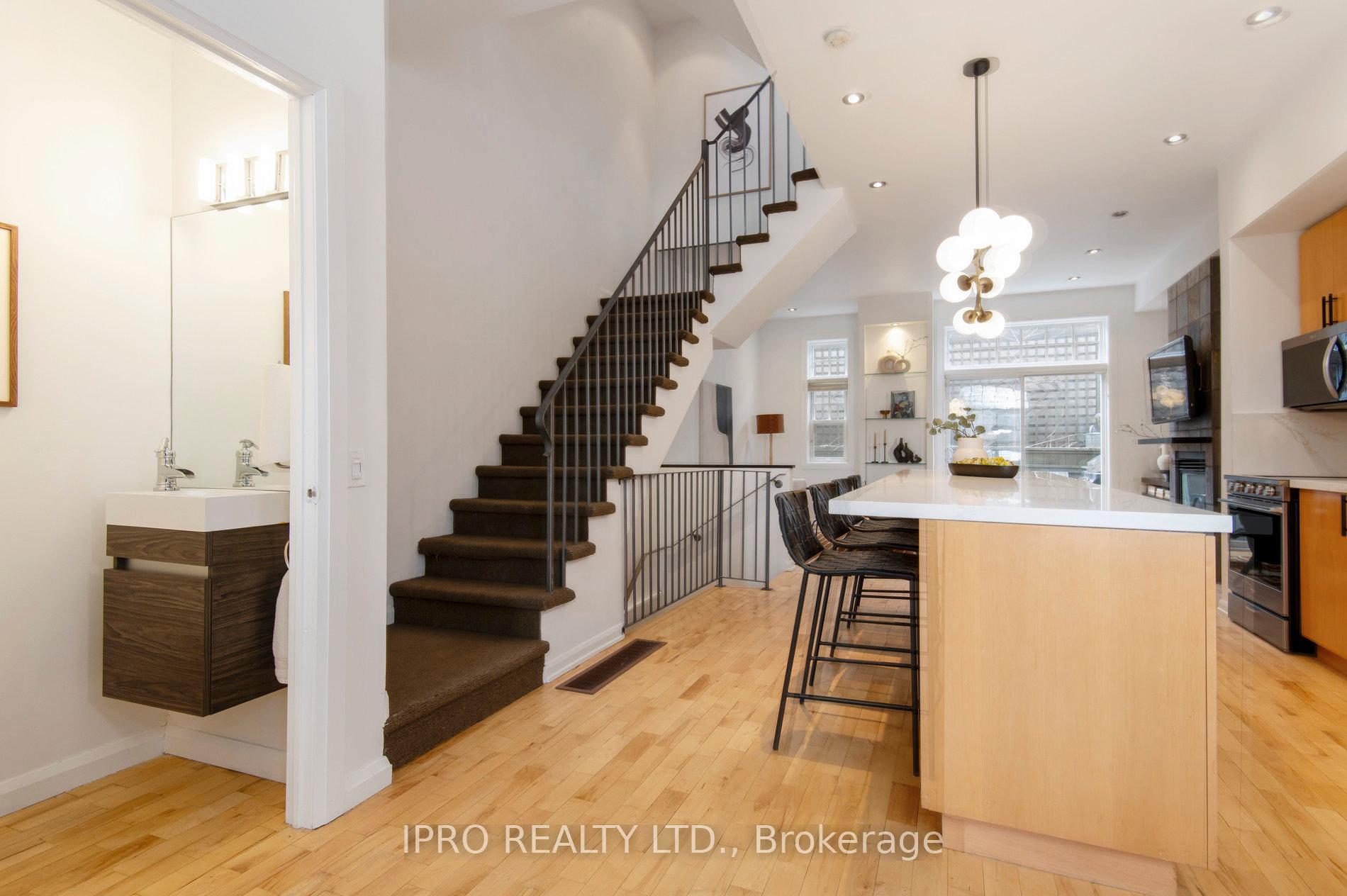 Photo 3 of 912D Logan Avenue, Toronto, Playter Estates-Danforth — HOMEH