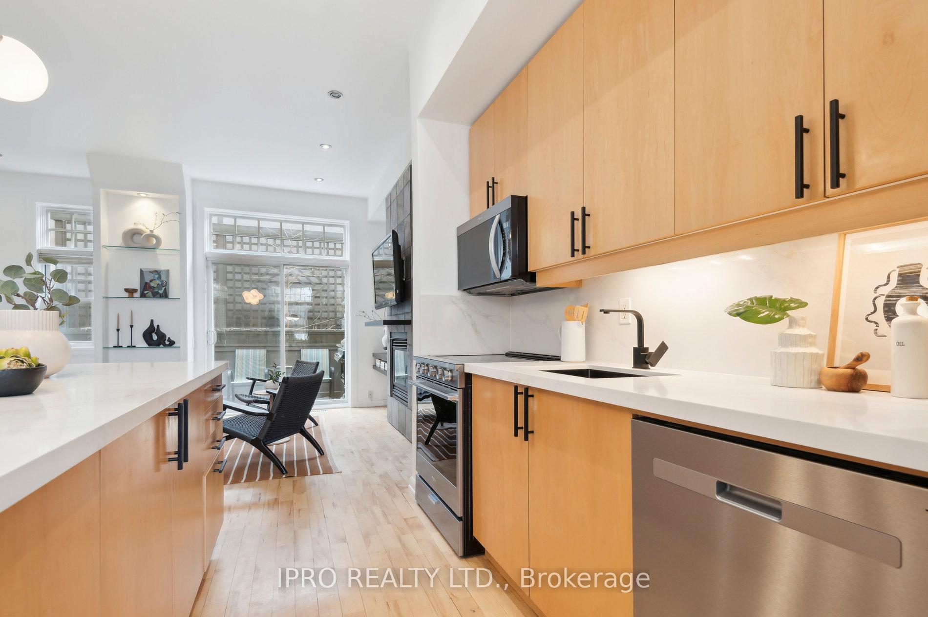 Photo 8 of 912D Logan Avenue, Toronto, Playter Estates-Danforth — HOMEH