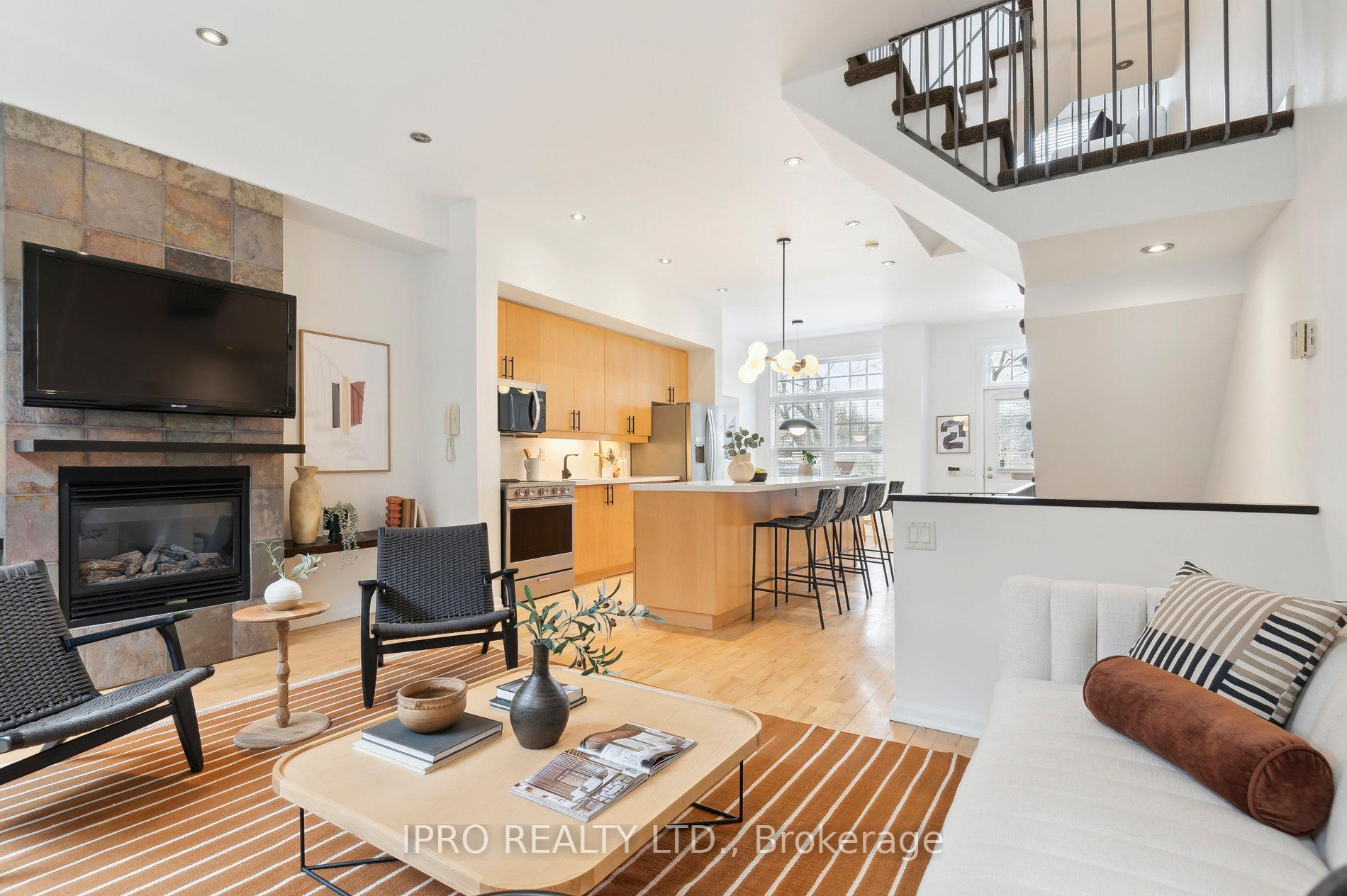 Photo 12 of 912D Logan Avenue, Toronto, Playter Estates-Danforth — HOMEH