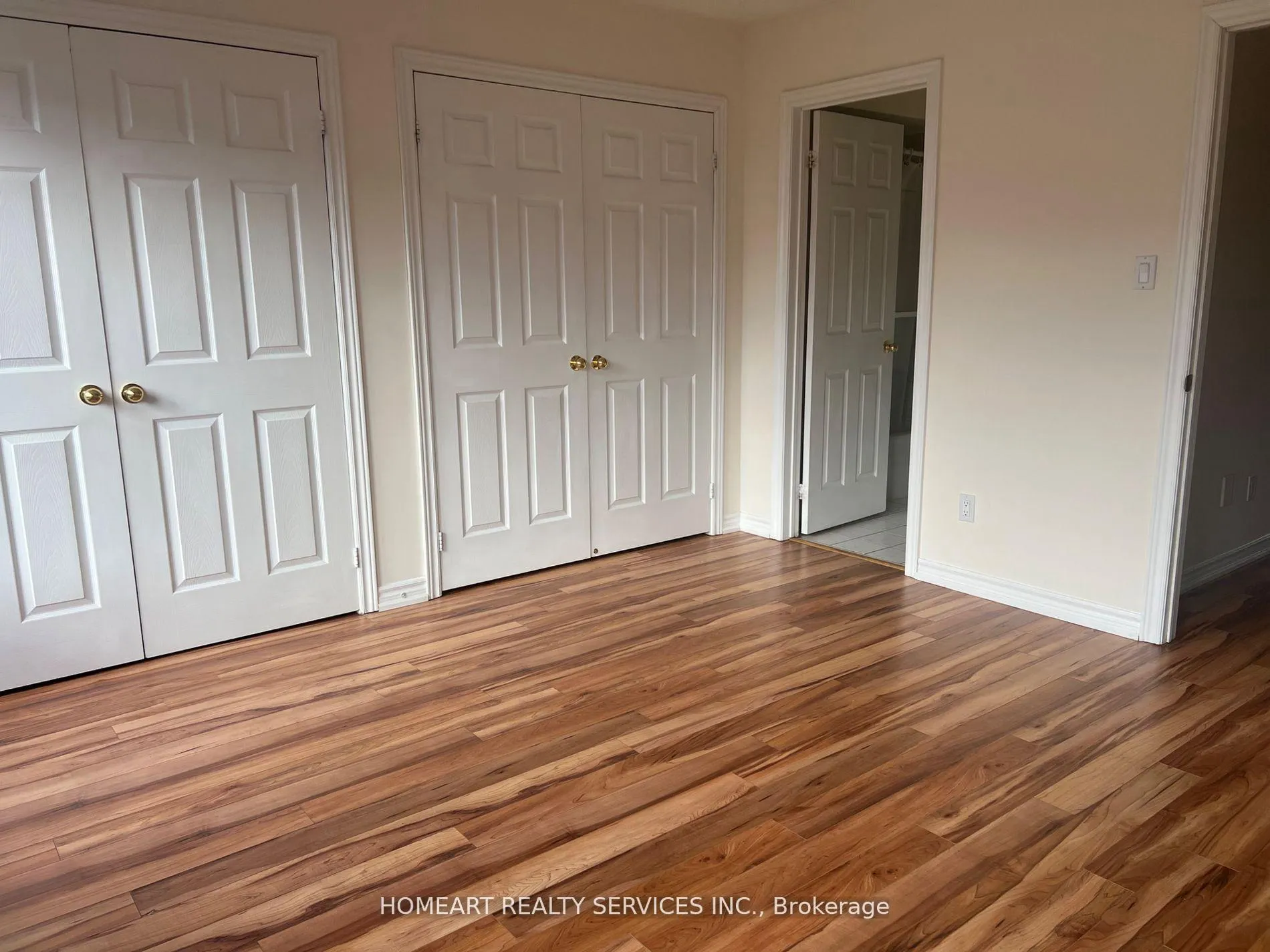 Photo 4 of 20 Leitchcroft Crescent, Markham, Commerce Valley — HOMEH