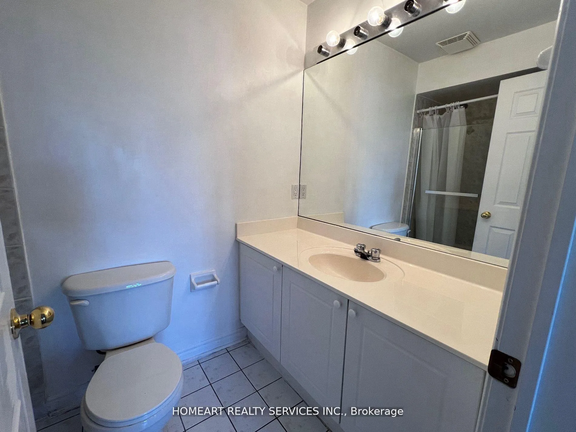 Photo 5 of 20 Leitchcroft Crescent, Markham, Commerce Valley — HOMEH