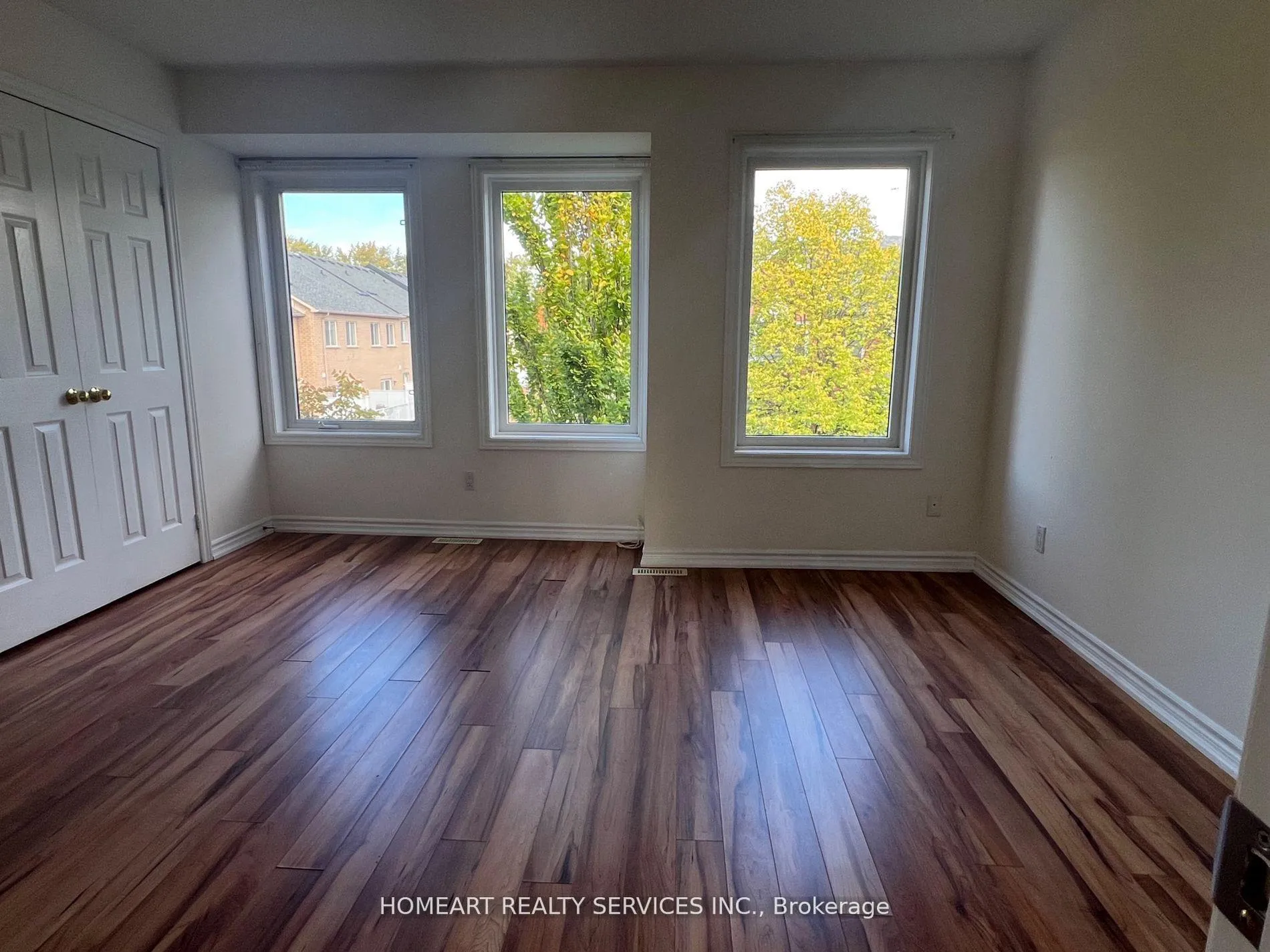 Photo 6 of 20 Leitchcroft Crescent, Markham, Commerce Valley — HOMEH