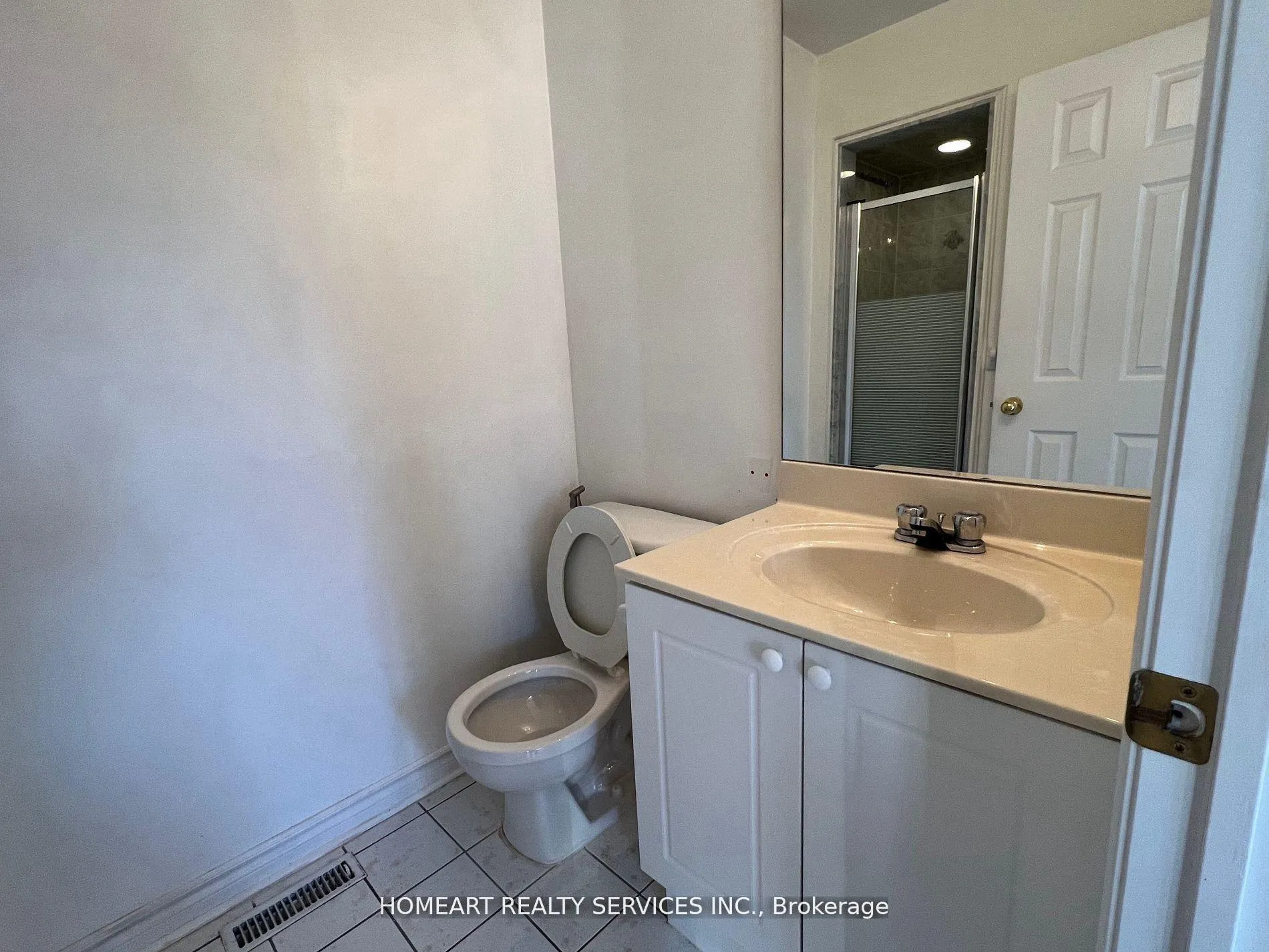 Photo 8 of 20 Leitchcroft Crescent, Markham, Commerce Valley — HOMEH