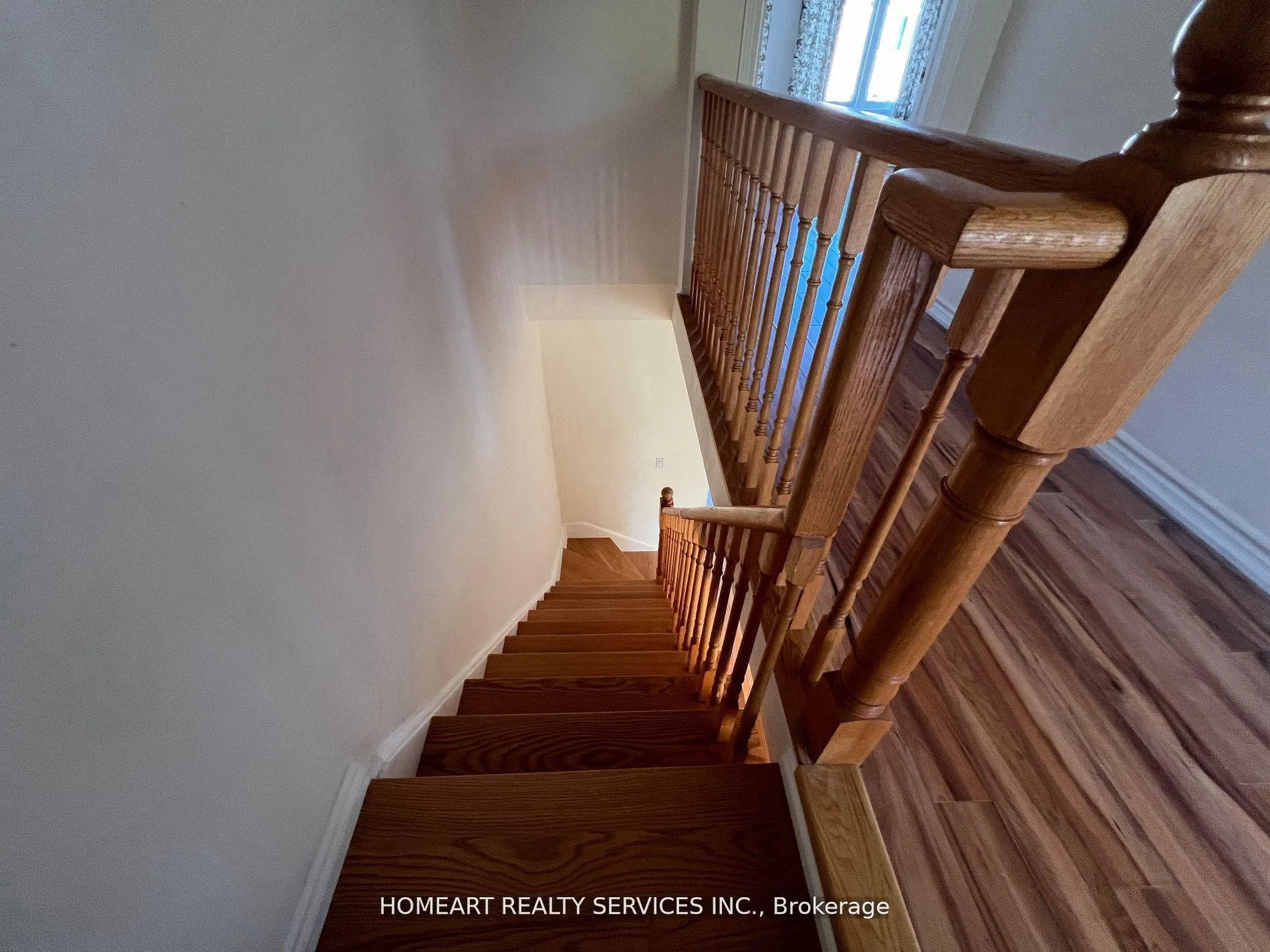 Photo 9 of 20 Leitchcroft Crescent, Markham, Commerce Valley — HOMEH