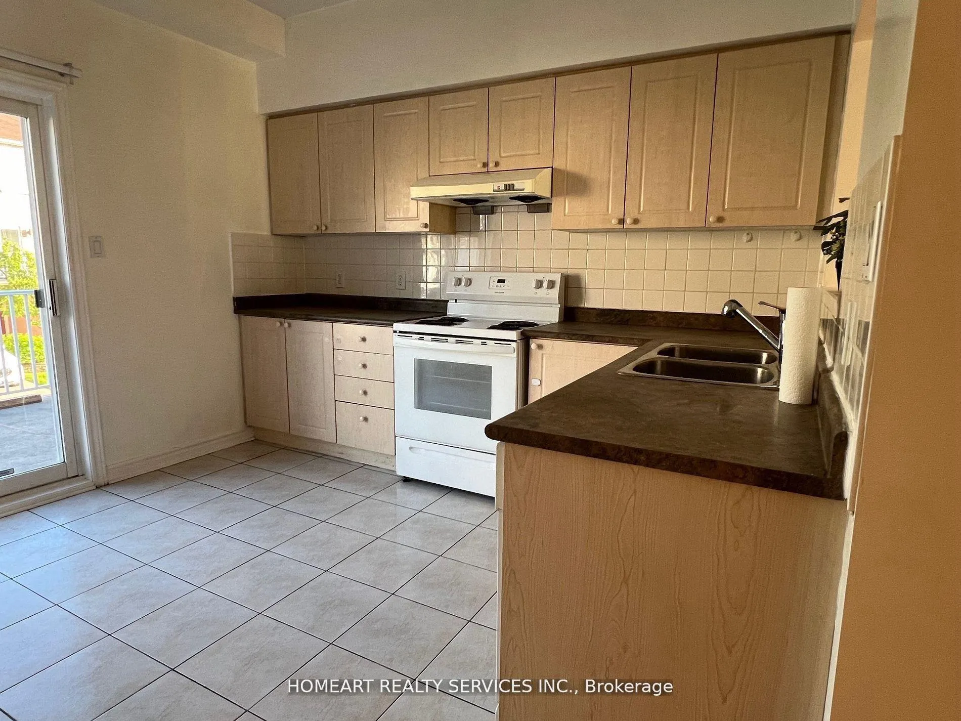 Photo 10 of 20 Leitchcroft Crescent, Markham, Commerce Valley — HOMEH