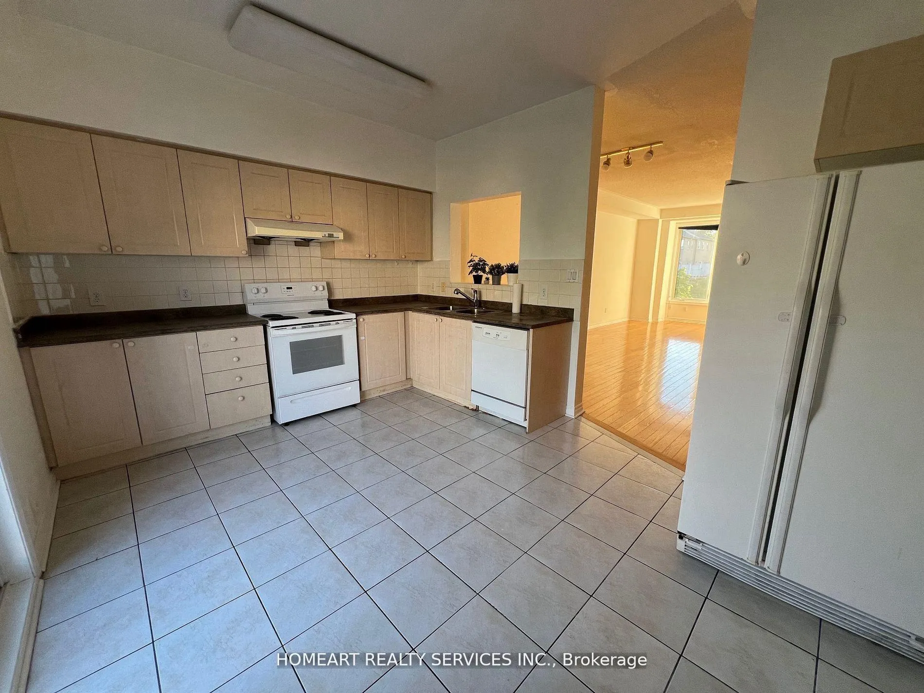 Photo 11 of 20 Leitchcroft Crescent, Markham, Commerce Valley — HOMEH