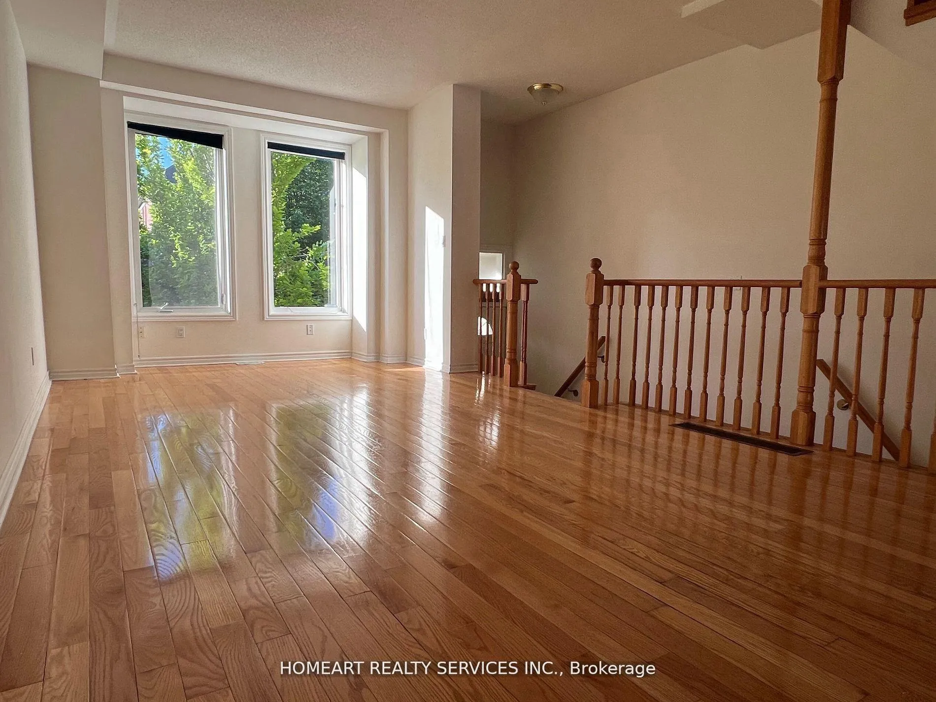 Photo 13 of 20 Leitchcroft Crescent, Markham, Commerce Valley — HOMEH