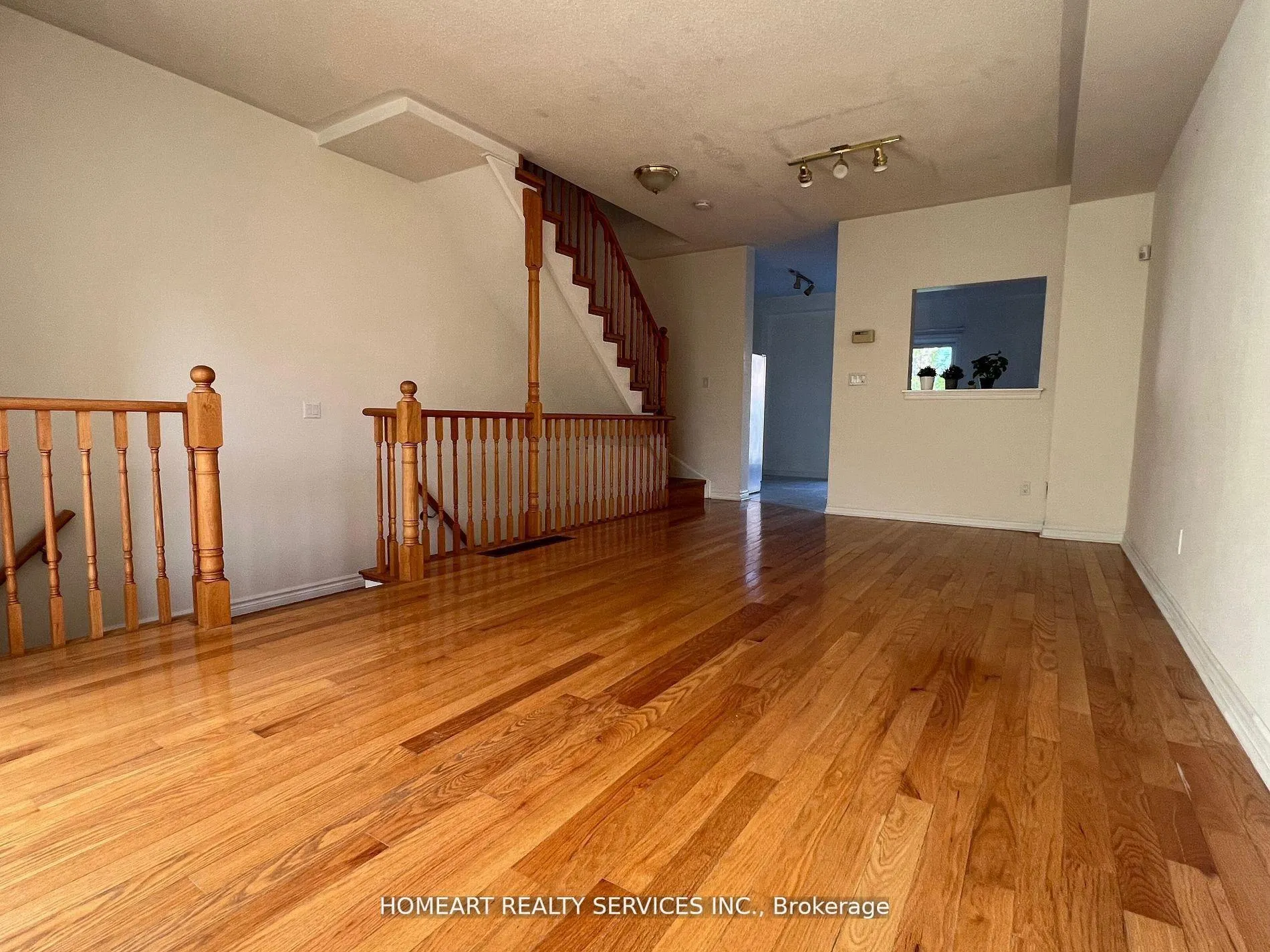 Photo 14 of 20 Leitchcroft Crescent, Markham, Commerce Valley — HOMEH