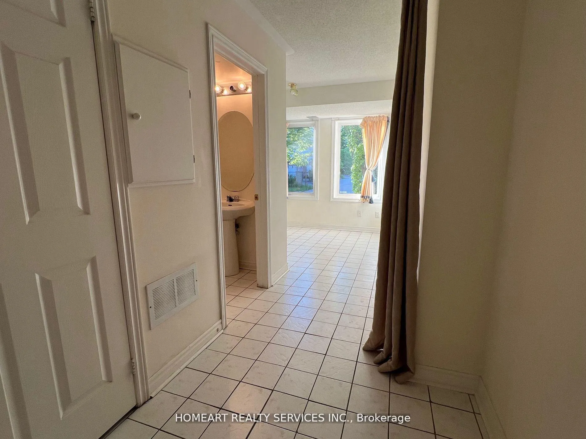 Photo 16 of 20 Leitchcroft Crescent, Markham, Commerce Valley — HOMEH