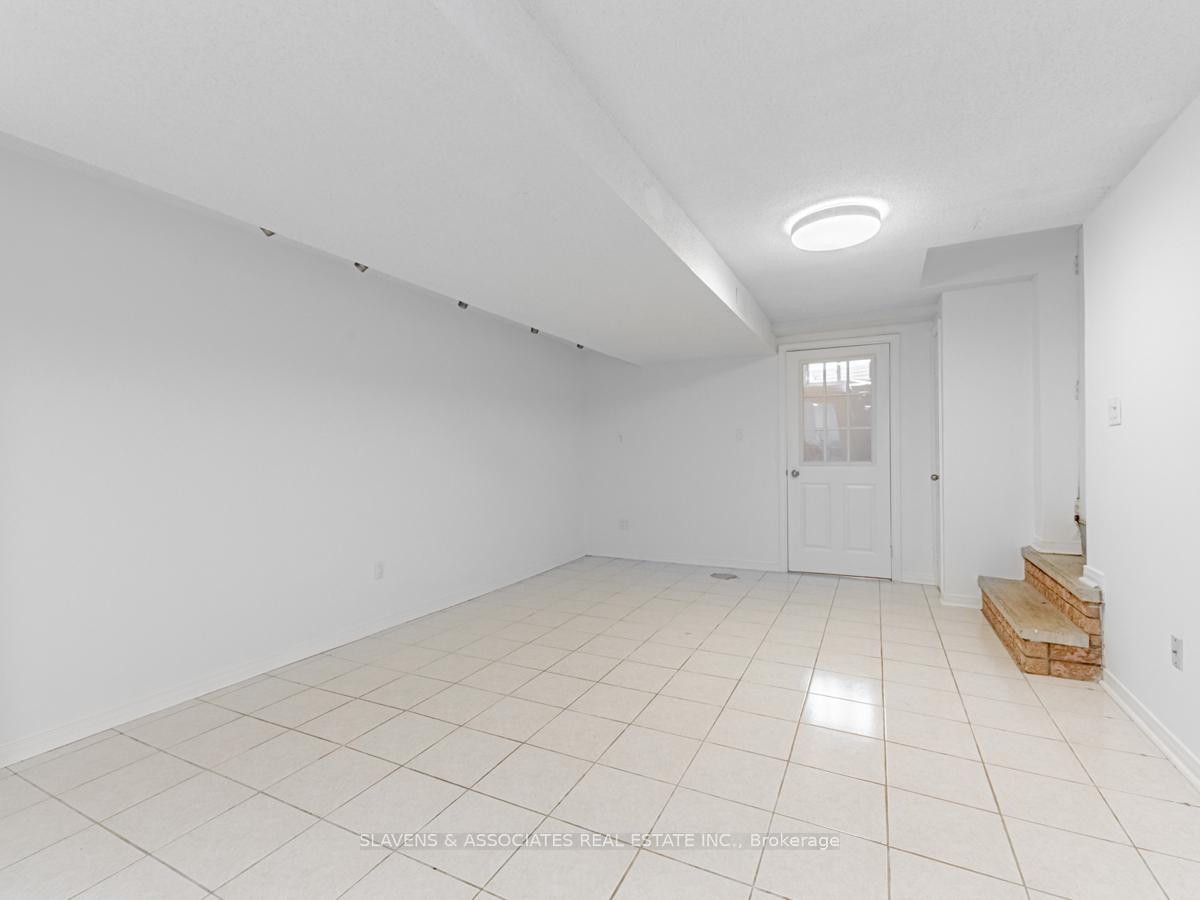 Photo 4 of Unit Lower, 71 Montrose Avenue, Toronto, Trinity-Bellwoods — HOMEH