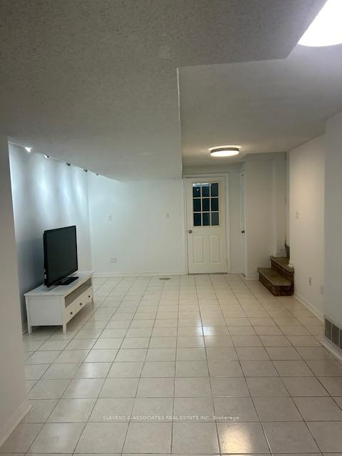 Photo 6 of Unit Lower, 71 Montrose Avenue, Toronto, Trinity-Bellwoods — HOMEH