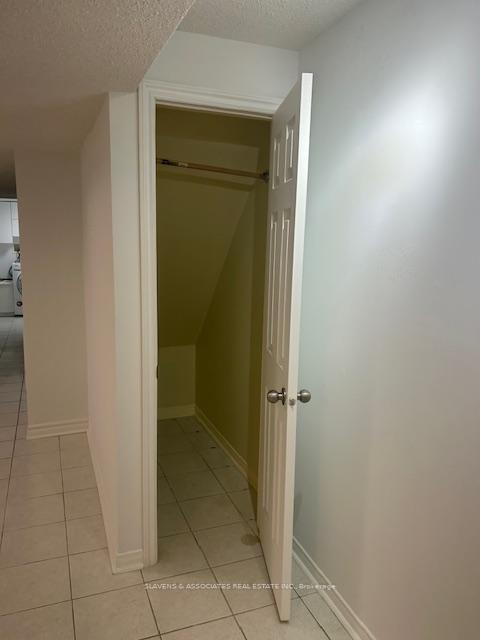 Photo 7 of Unit Lower, 71 Montrose Avenue, Toronto, Trinity-Bellwoods — HOMEH