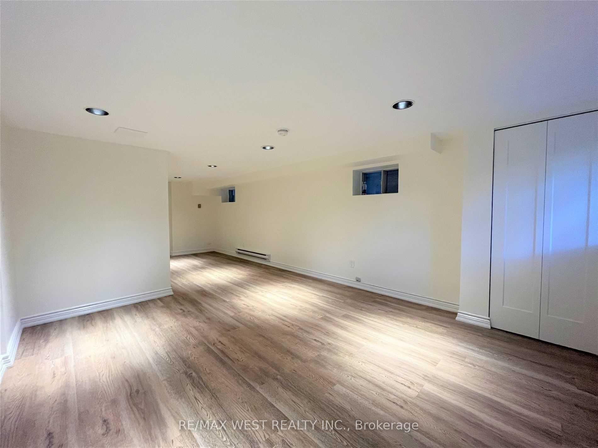 Photo 4 of Unit Bsmt, 537 Roxton Road, Toronto, Palmerston-Little Italy — HOMEH