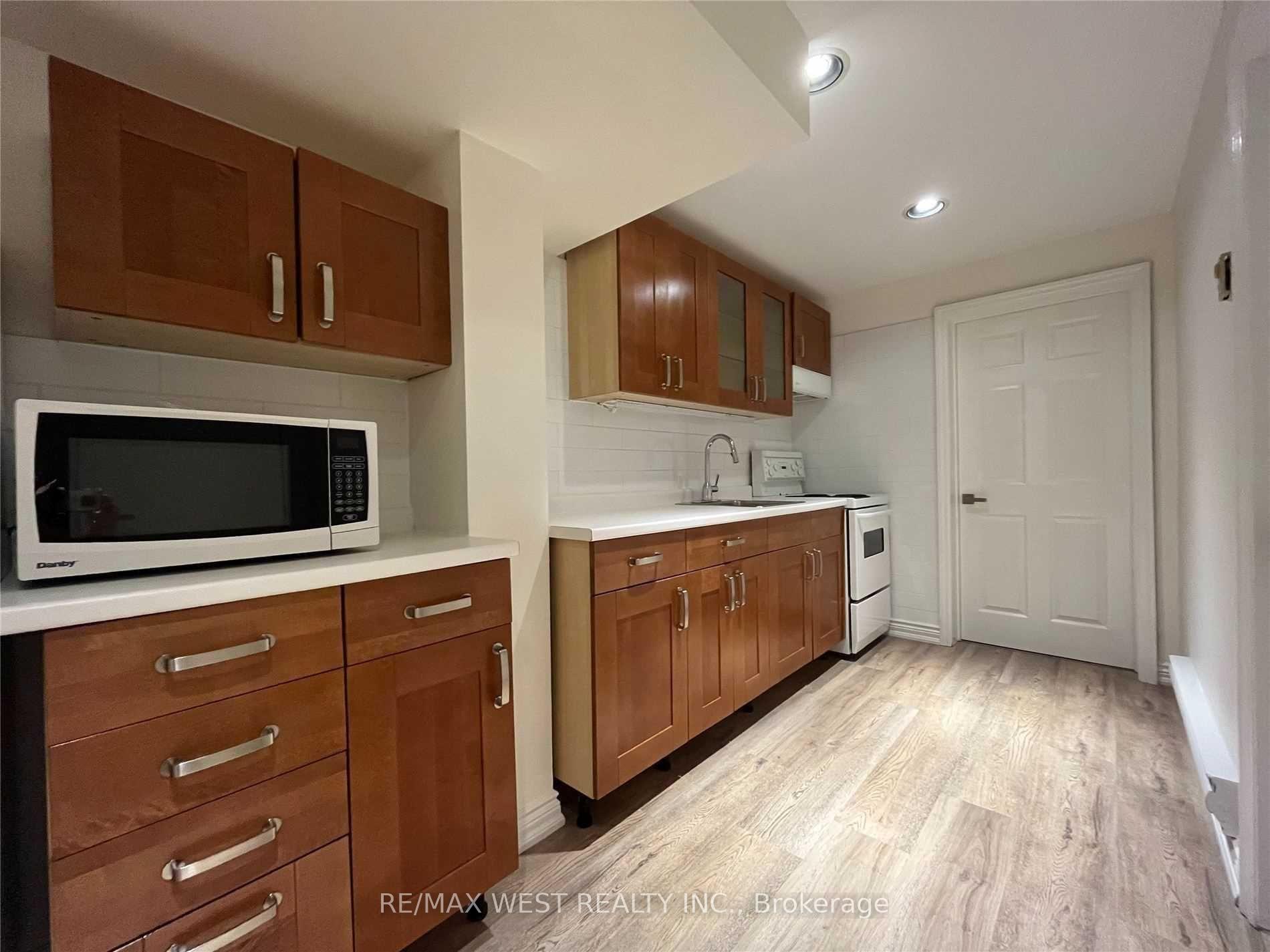 Photo 6 of Unit Bsmt, 537 Roxton Road, Toronto, Palmerston-Little Italy — HOMEH