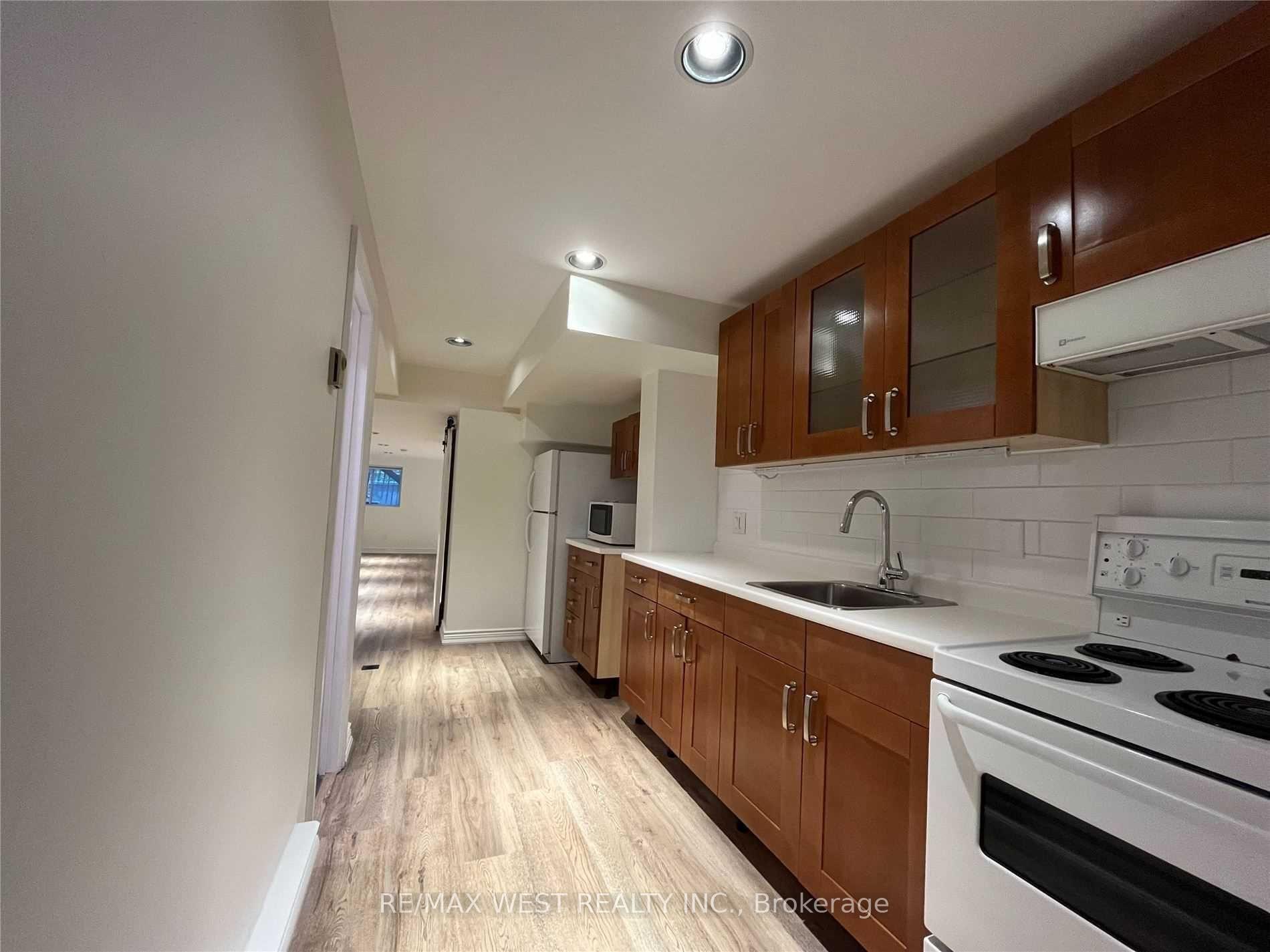 Photo 7 of Unit Bsmt, 537 Roxton Road, Toronto, Palmerston-Little Italy — HOMEH
