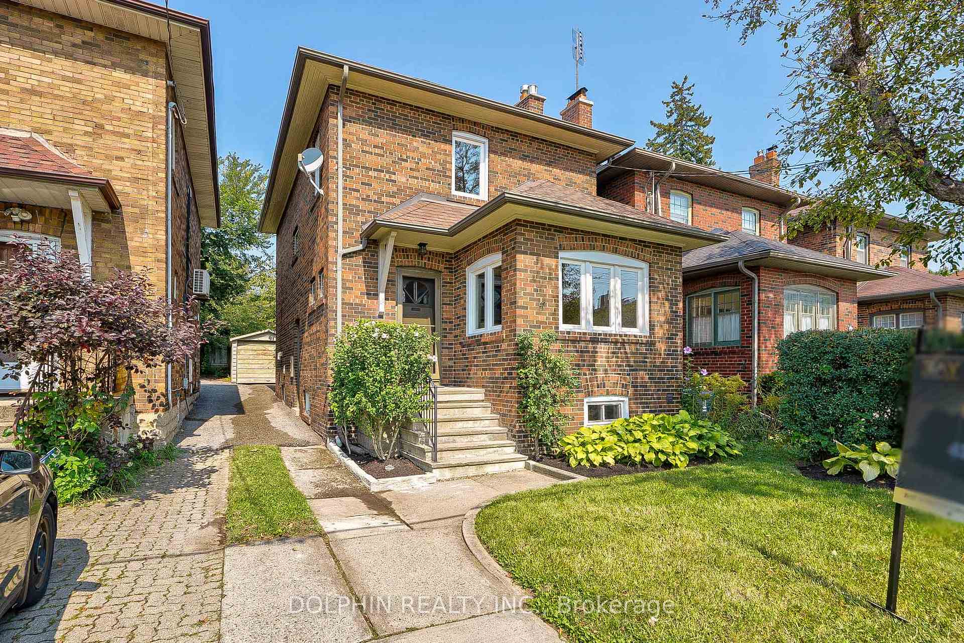 Front of 66 Lawrence Avenue W