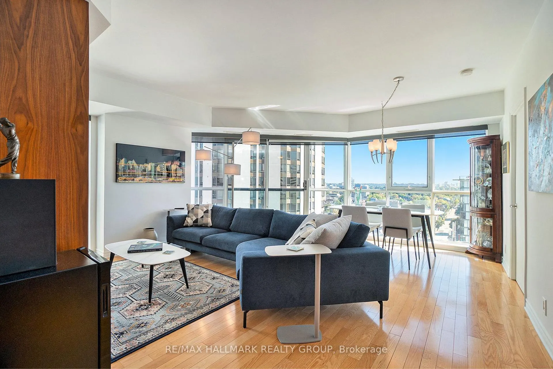 Photo 2 of Unit 1601, 445 Laurier Avenue W, Ottawa, Ottawa Centre — HOMEH