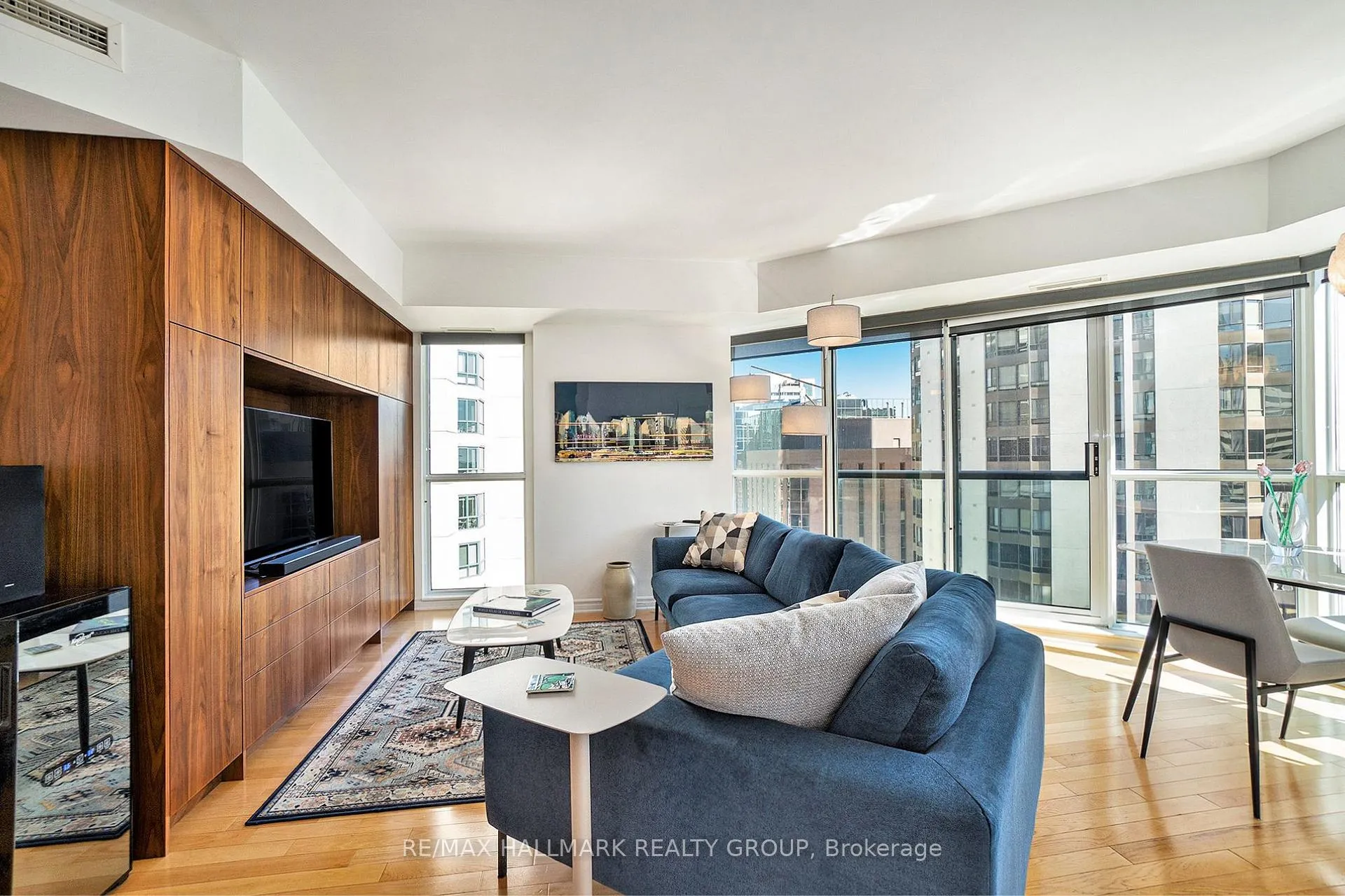 Photo 3 of Unit 1601, 445 Laurier Avenue W, Ottawa, Ottawa Centre — HOMEH