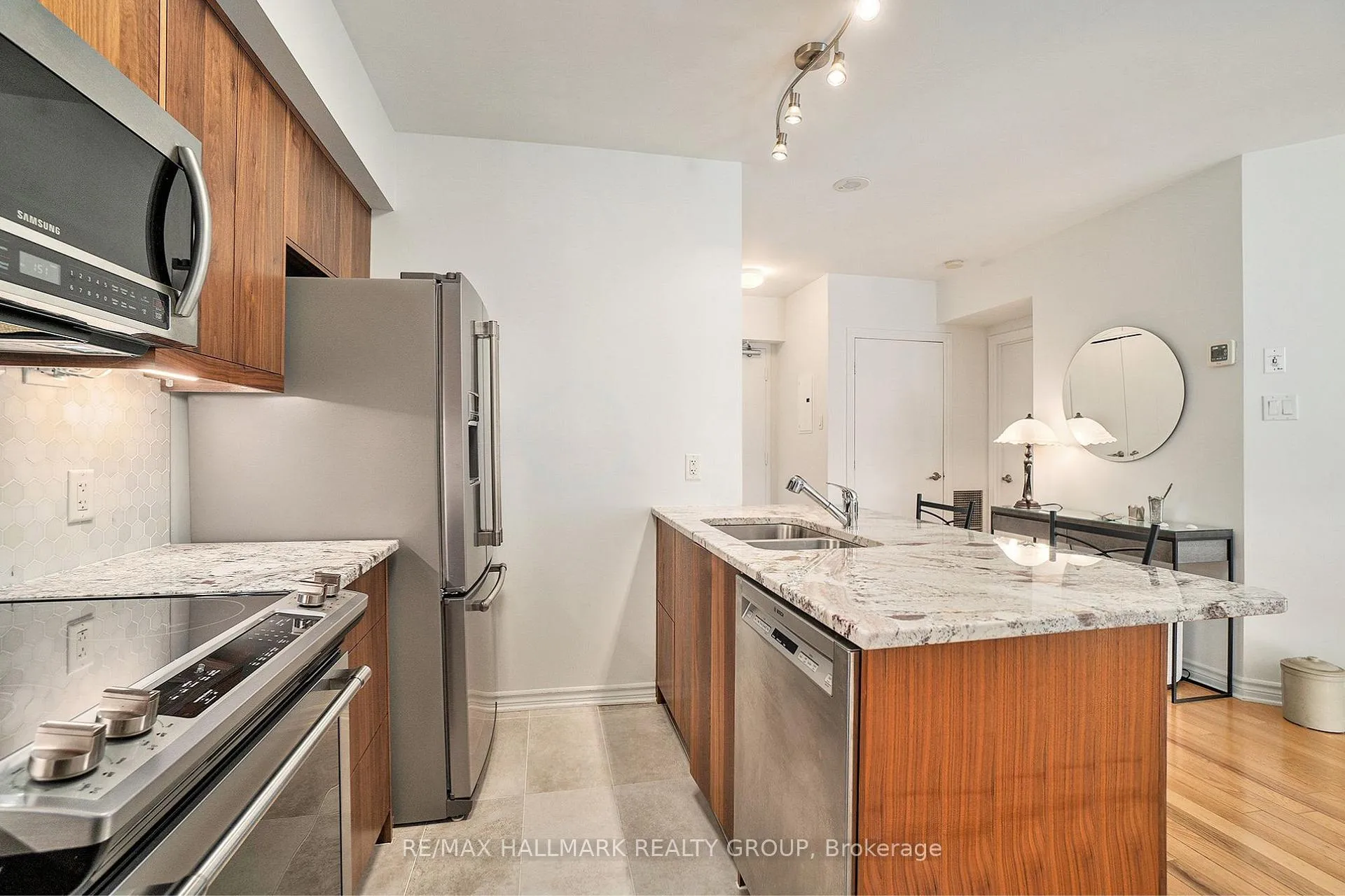 Photo 9 of Unit 1601, 445 Laurier Avenue W, Ottawa, Ottawa Centre — HOMEH