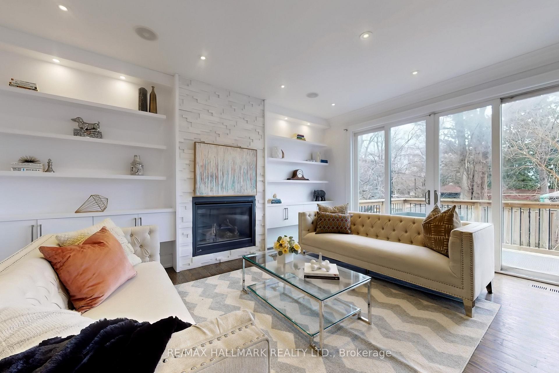 Photo 2 of 35 Davies Crescent, Toronto, East York — HOMEH