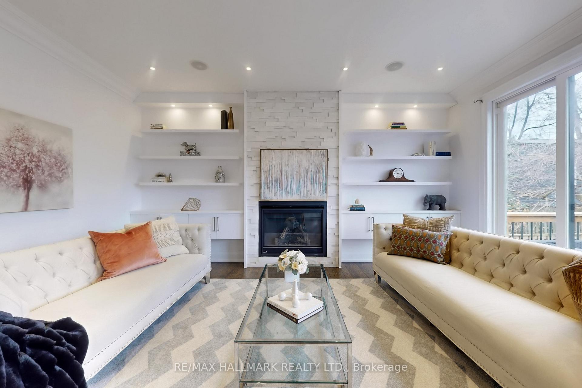Photo 3 of 35 Davies Crescent, Toronto, East York — HOMEH