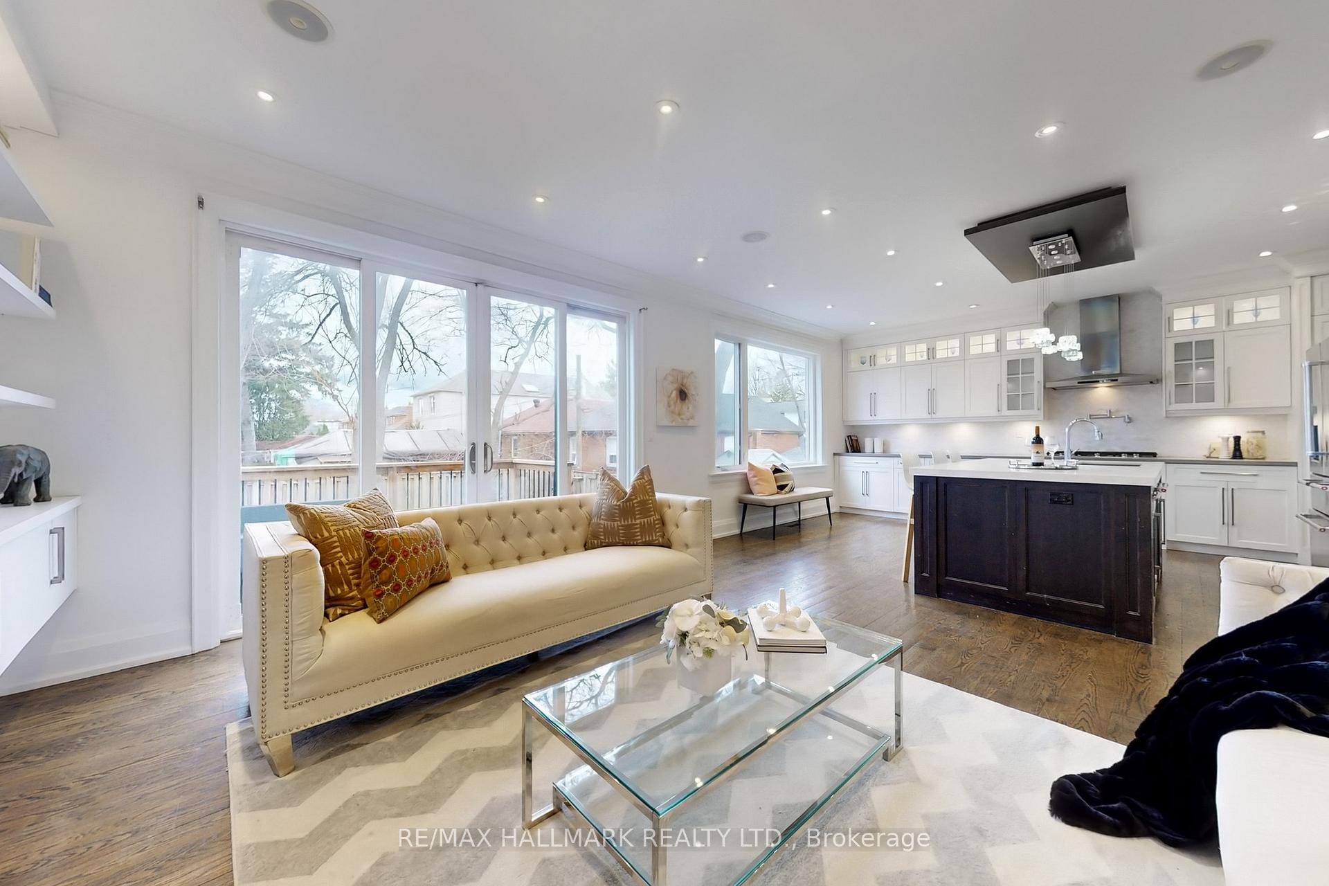 Photo 4 of 35 Davies Crescent, Toronto, East York — HOMEH