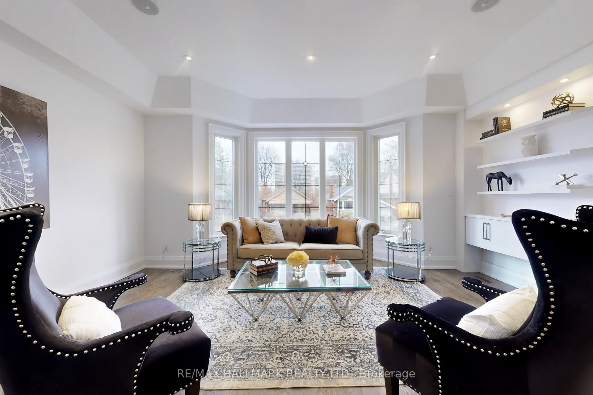 Photo 5 of 35 Davies Crescent, Toronto, East York — HOMEH